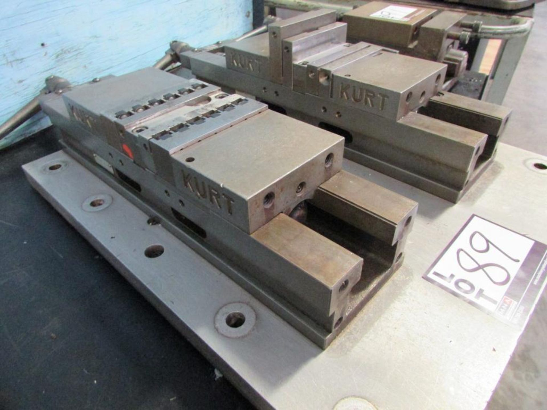 Kurt DL400C 4" Vise Mounted to 16" x 19" Plate - Image 3 of 3