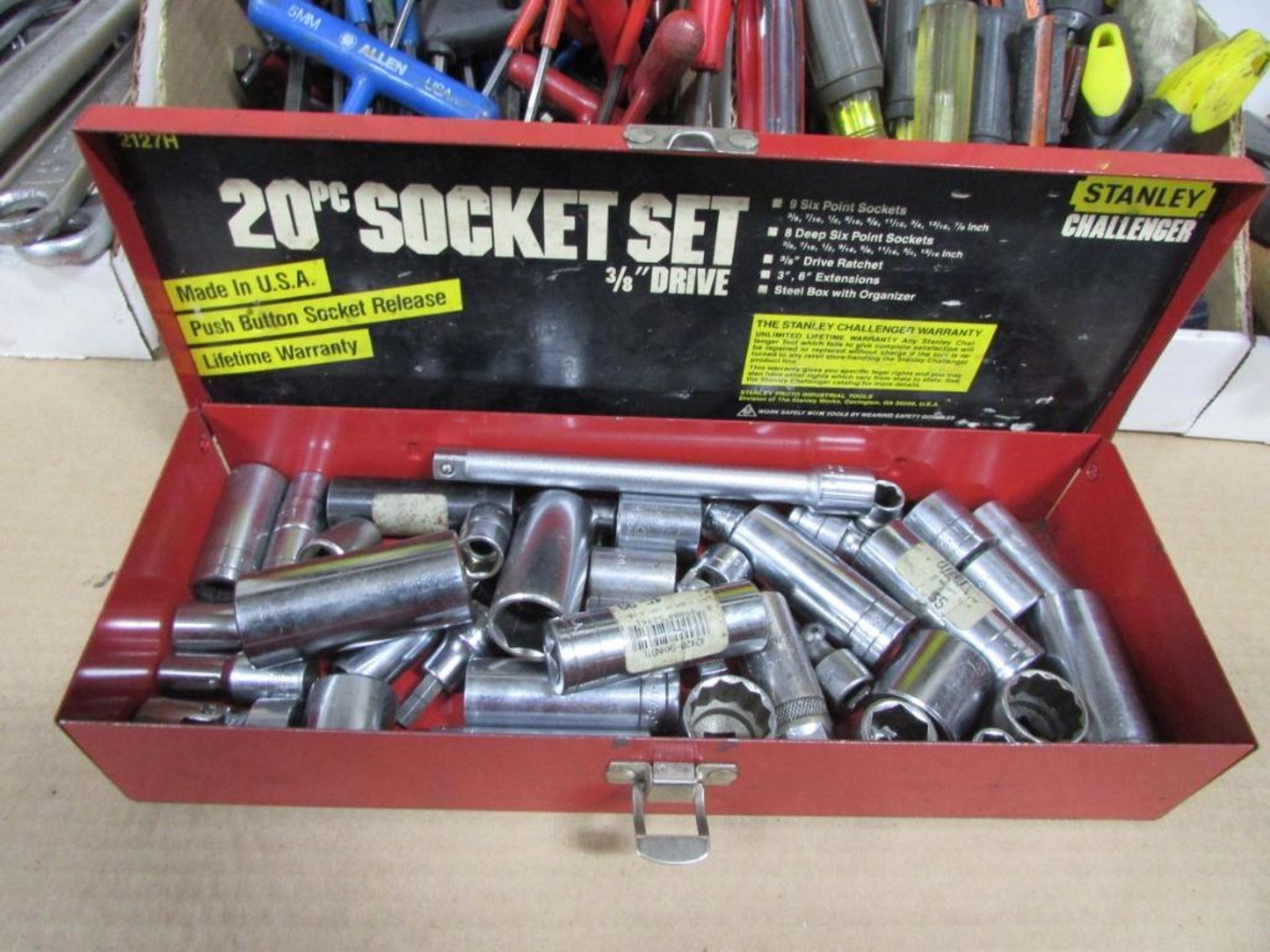 Assorted Hand Tools: Wrenches, Hammers, Files, Drivers, Allen Wrenches, Adjustable Wrenches, Ratchet - Bild 4 aus 4