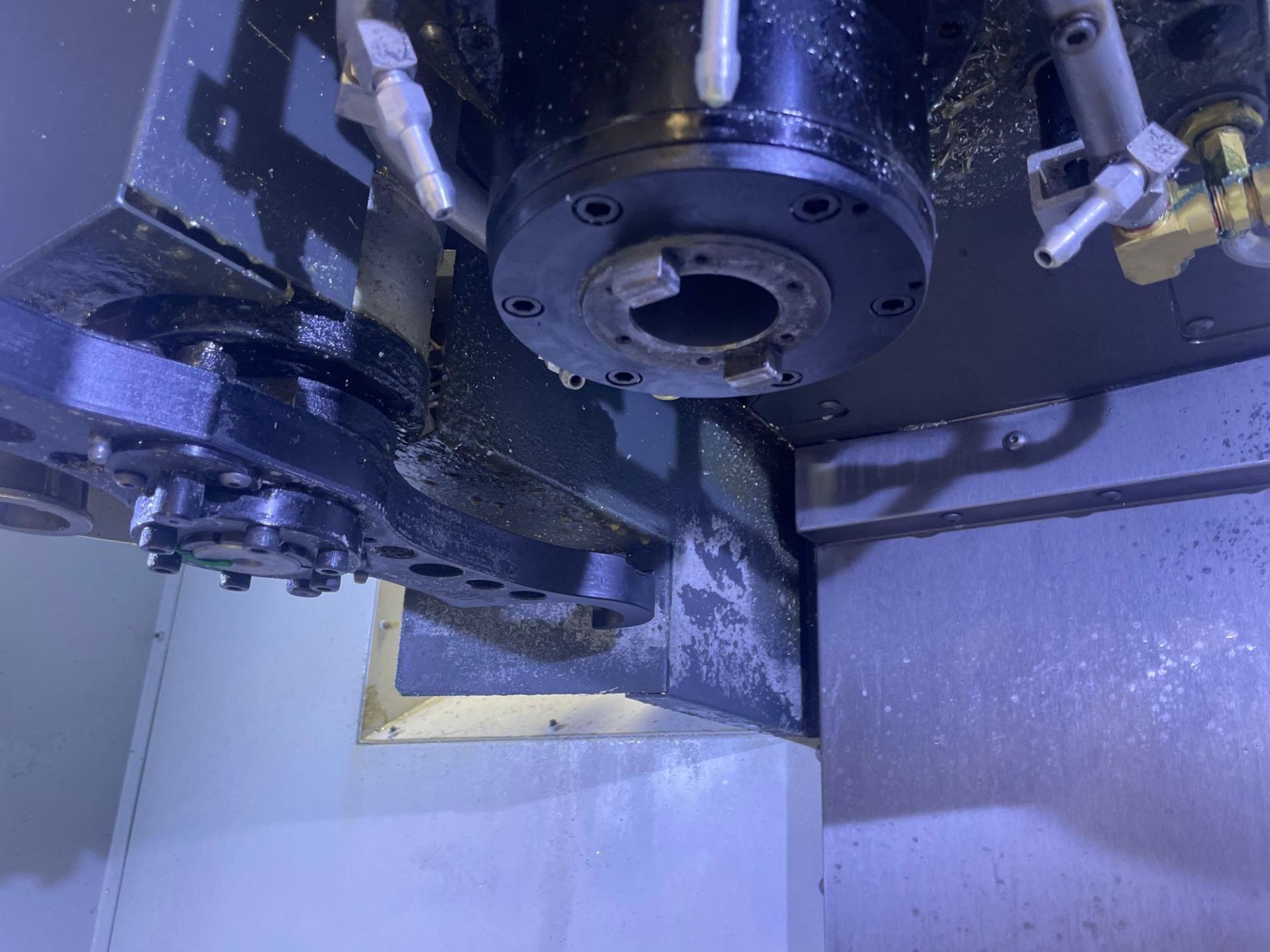 Haas DM-2, 28” x 16” 15.5” Travels, CT 40, 18+1 SMTC, 15K RPM, WIPS, New 2019 - Image 5 of 10