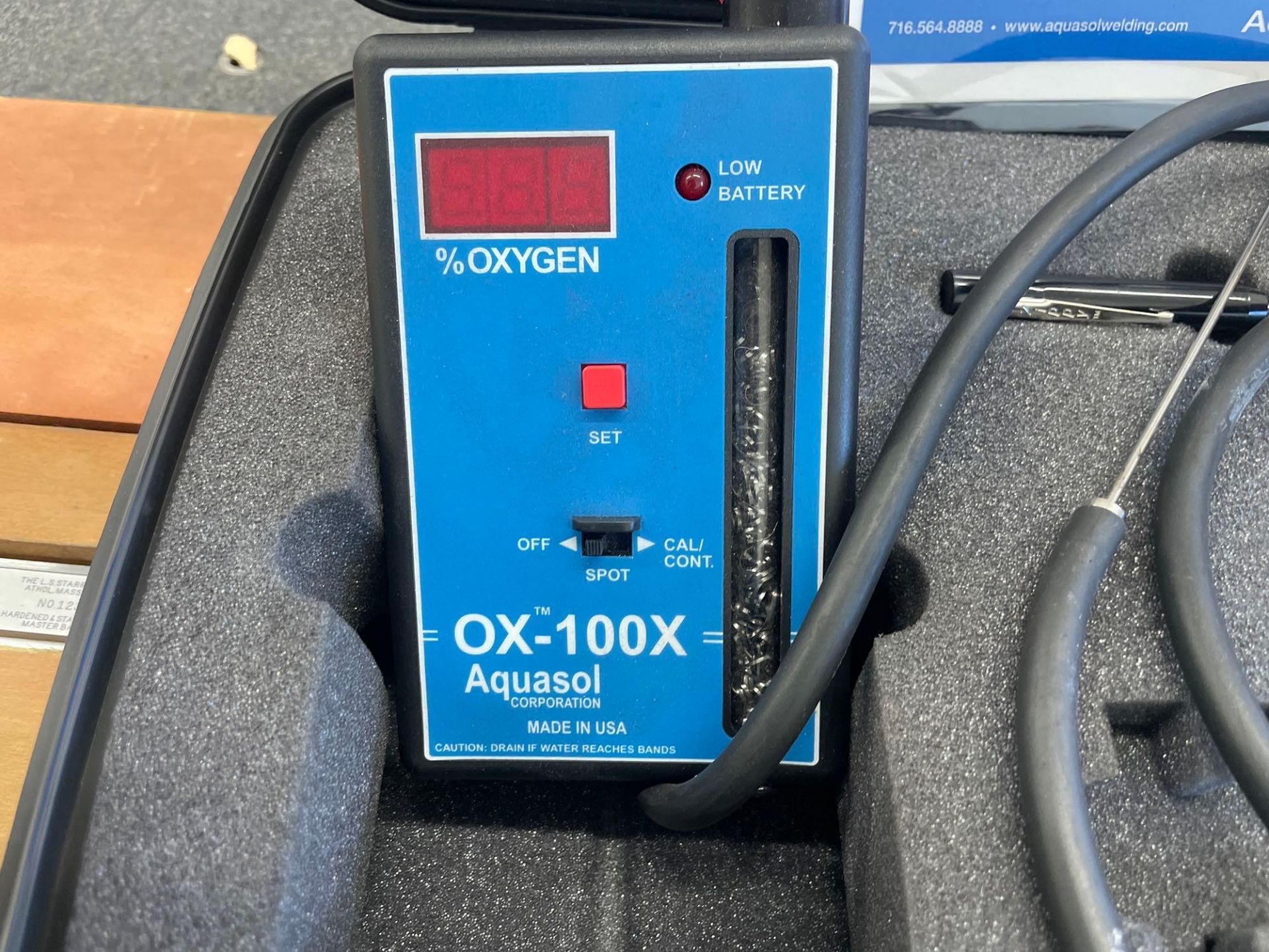 OX-100x Handheld Digital Oxygen Monitor - Image 4 of 4