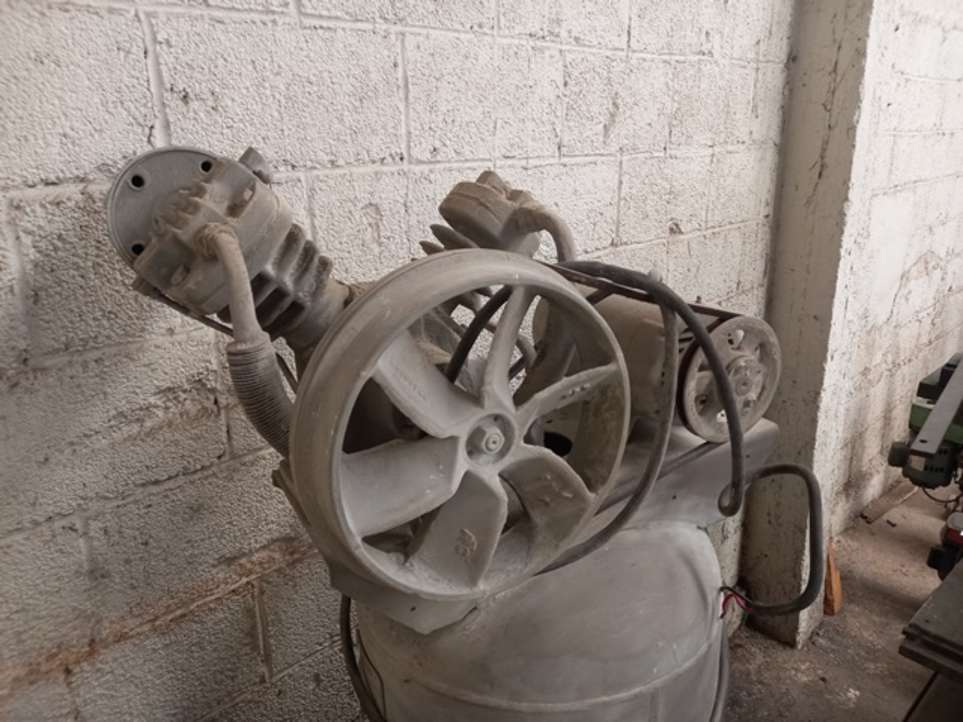 INGERSOLL RAND T30 AIR COMPRESSOR - Image 3 of 8