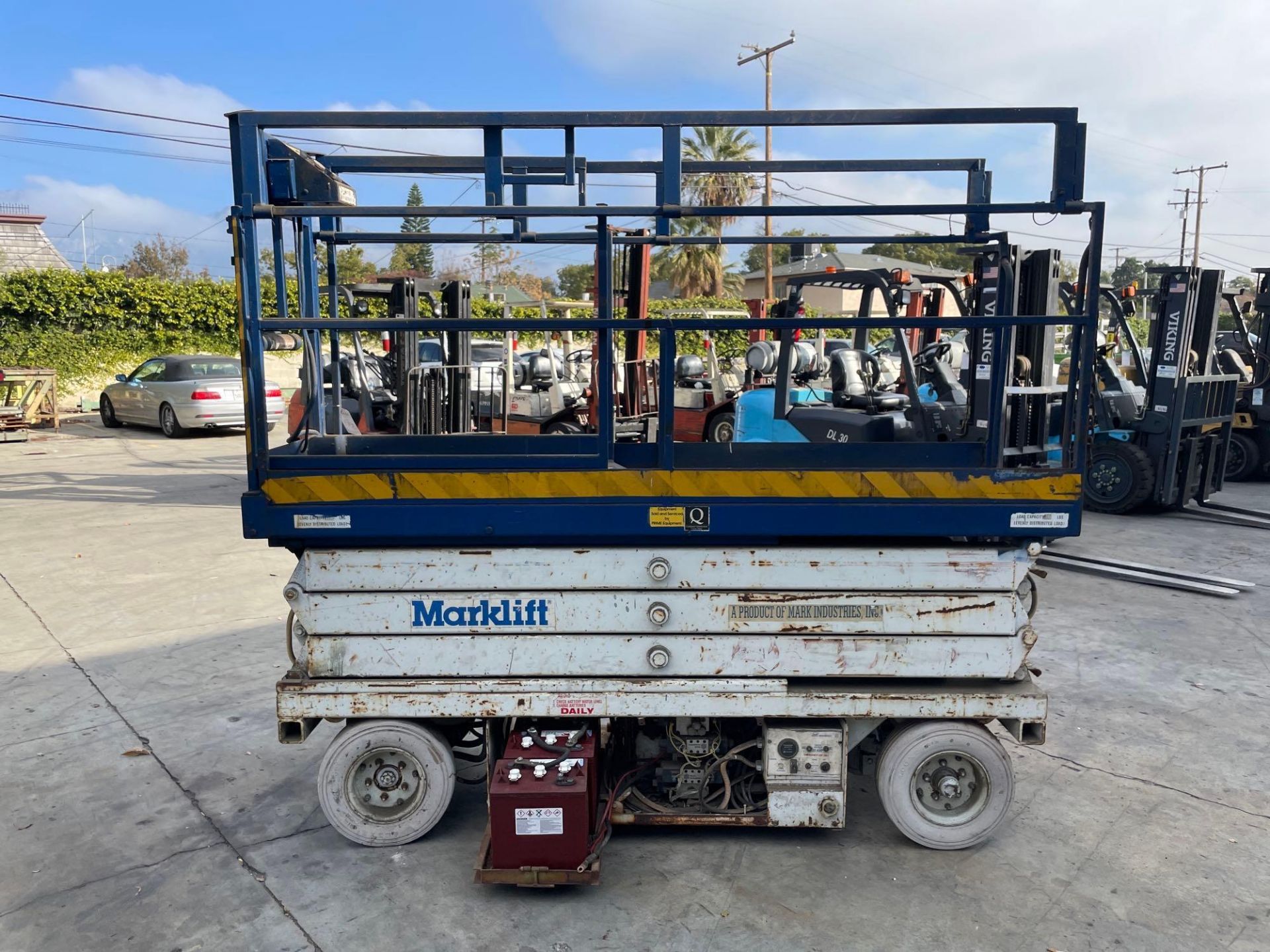 Marklift Scissor Lift 750 Lbs. Capacity - Image 4 of 5