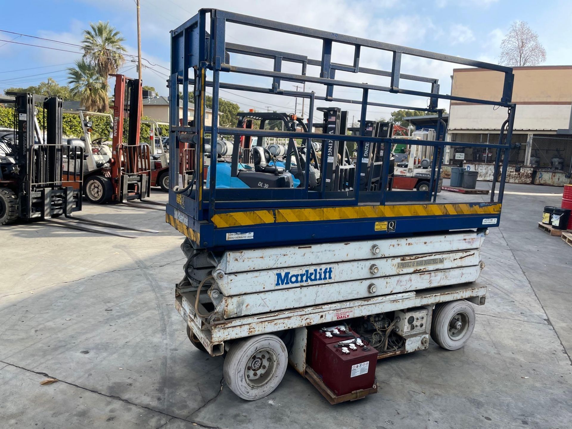 Marklift Scissor Lift 750 Lbs. Capacity - Image 3 of 5