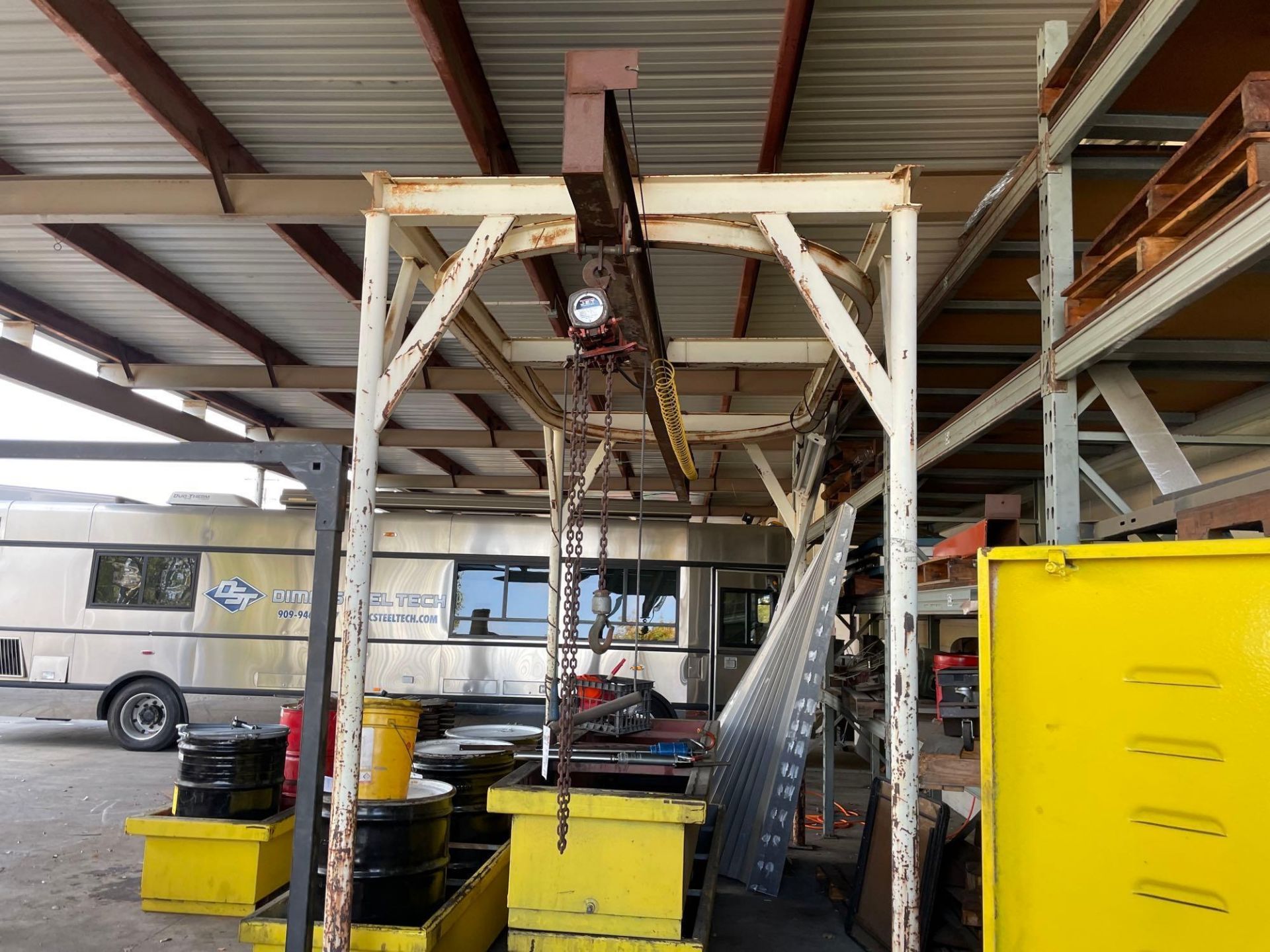 Small Overhead Crane with Pneumatic Hoist - Image 5 of 5