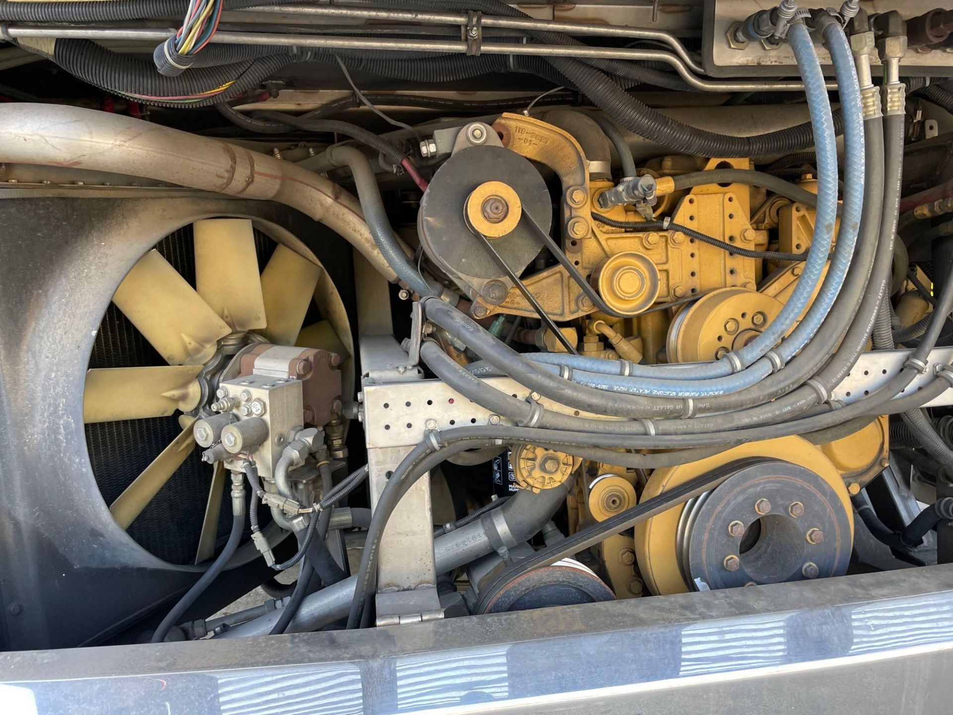 RV, Caterpillar Engine, 350 HP Allison Transmission, 10,143 Miles & 476 Hours, New 2003 - Image 18 of 25