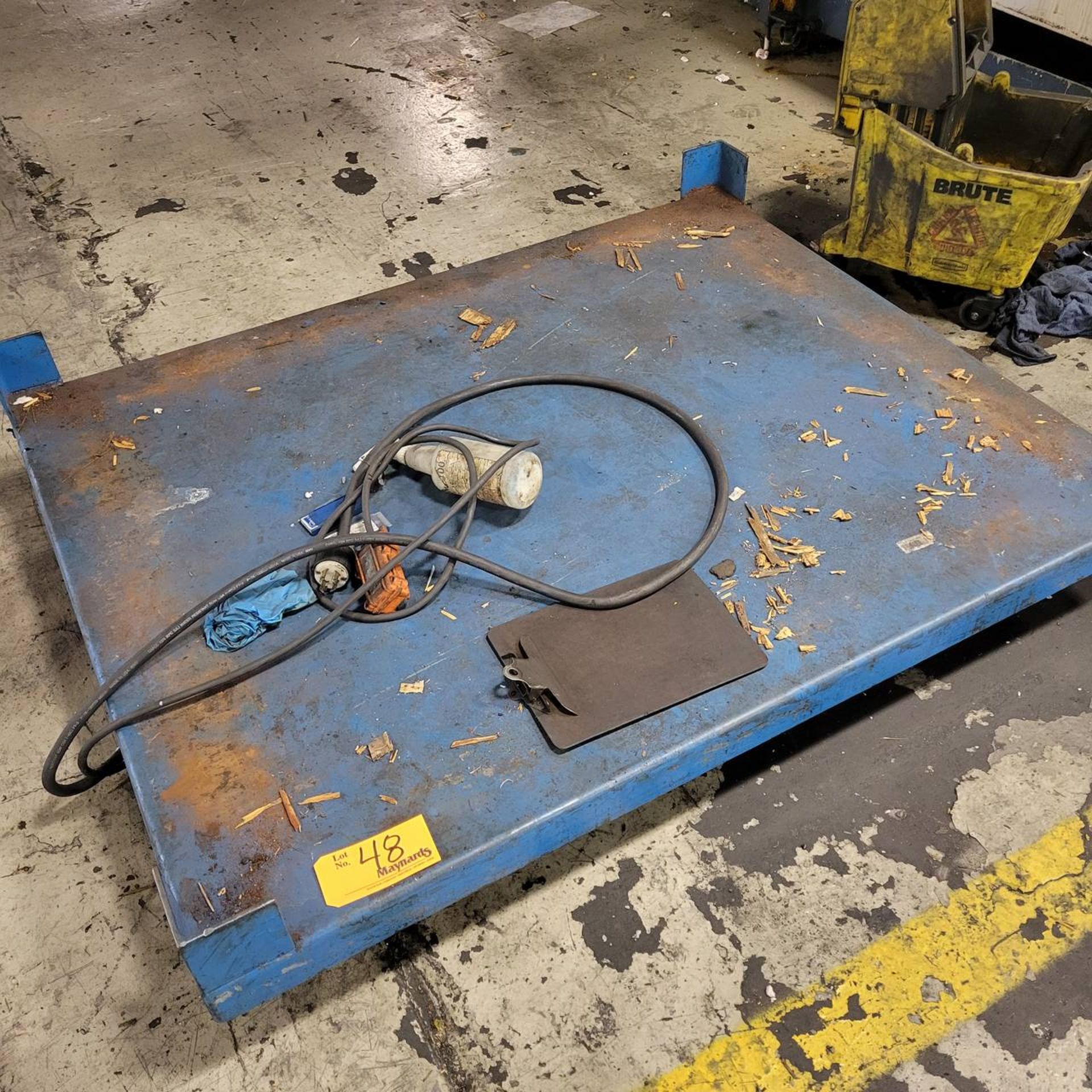 4000lb cap. Hydraulic scissor lift table