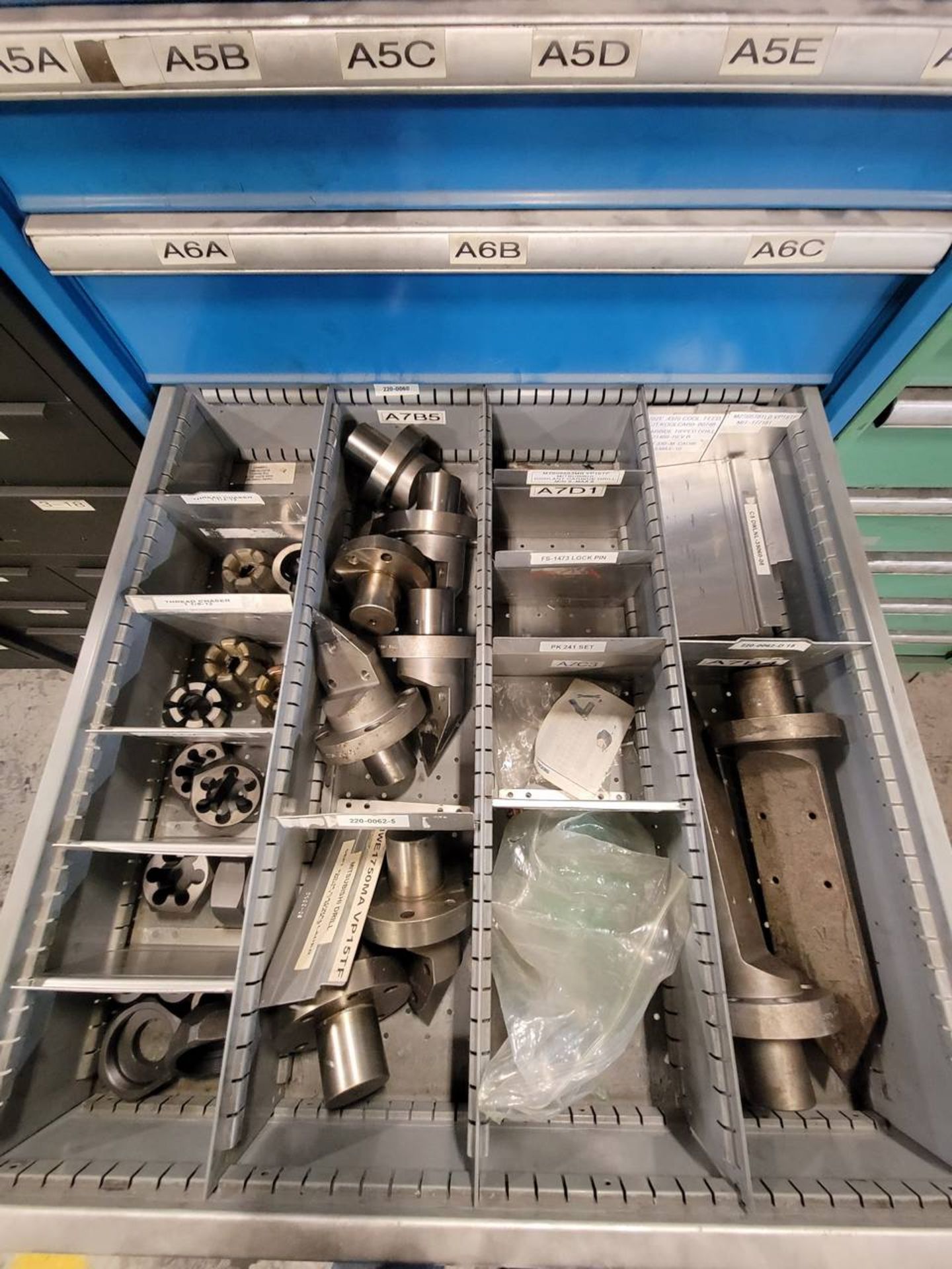 Lista 10dr metal storage cabinet - Image 8 of 10