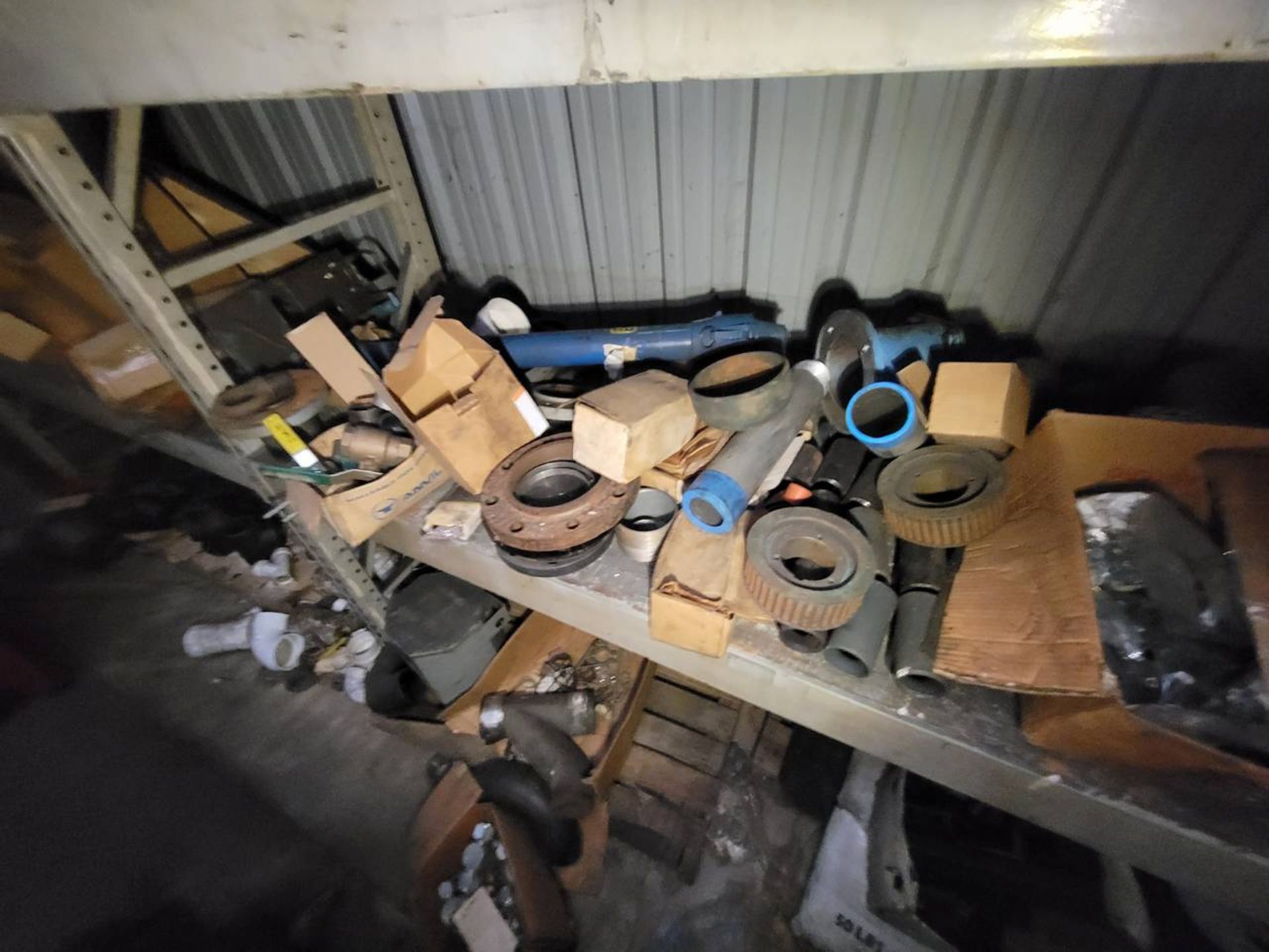 Contents of (5) sections of racking to include: - Image 15 of 27