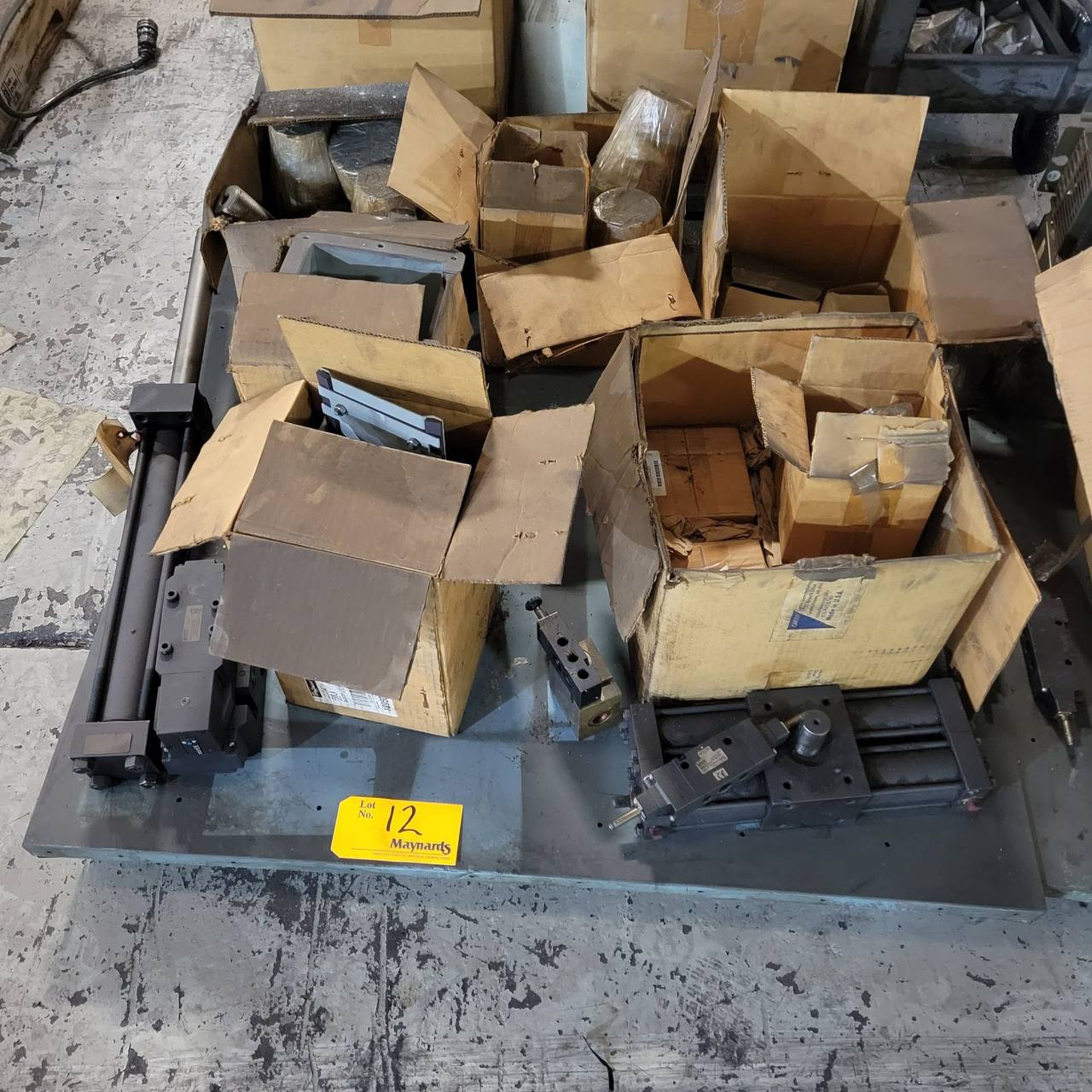 2 Pallet and 1 cart of hydraulic and pneumatic parts