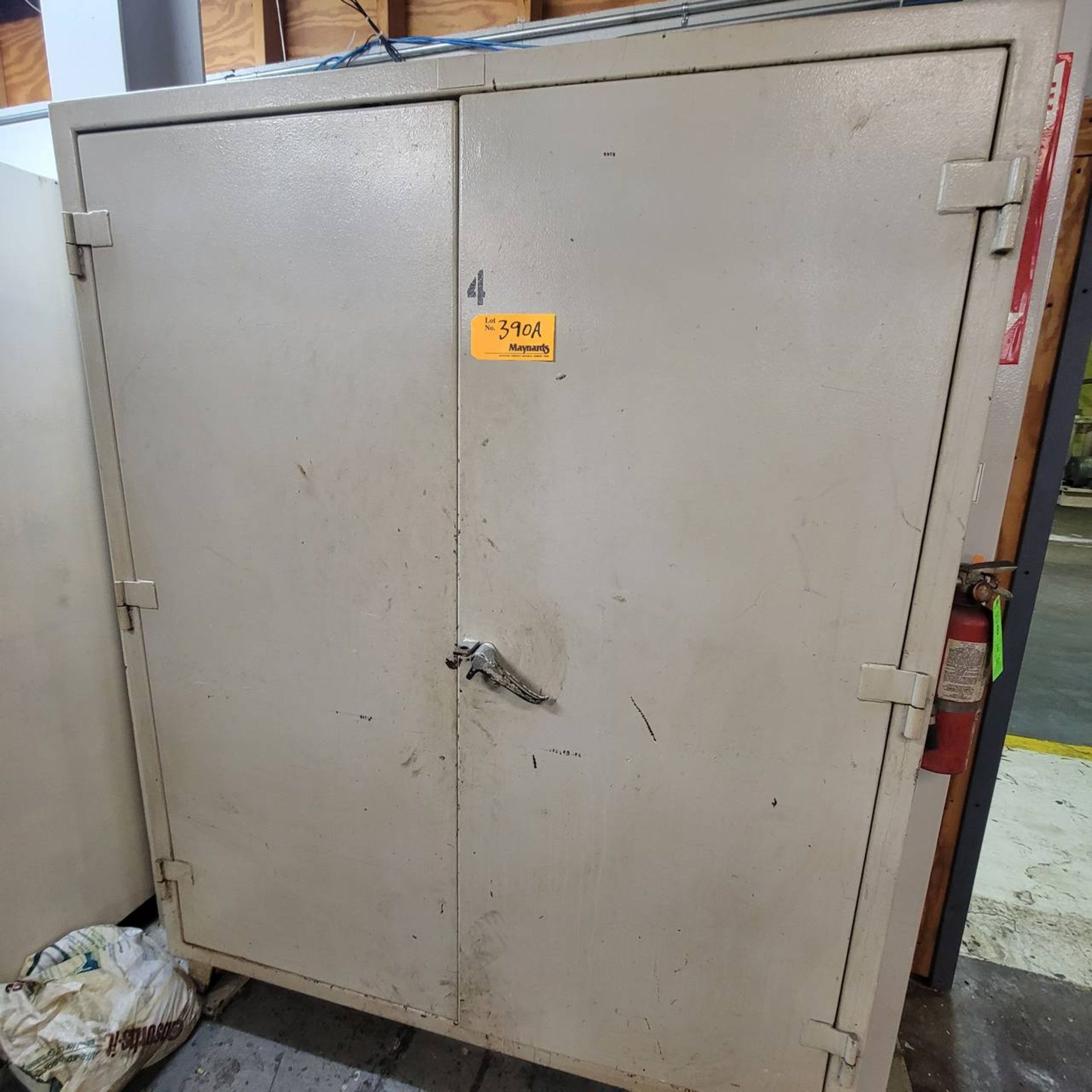 HD 2Dr metal storage cabinet with contents