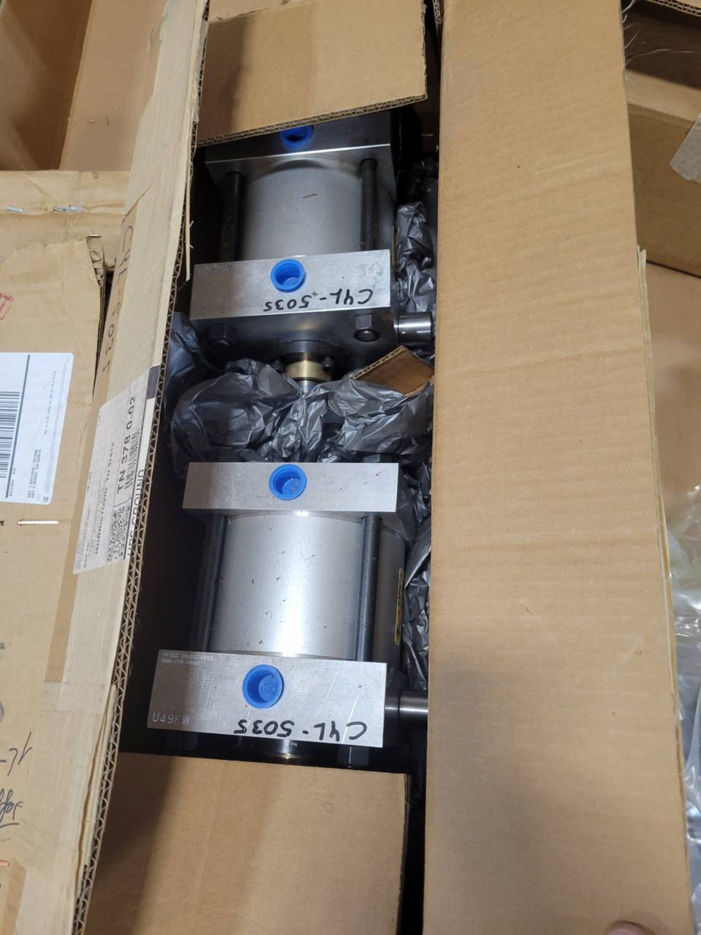 Pallet of hydraulic motors and cylinders - Image 3 of 9