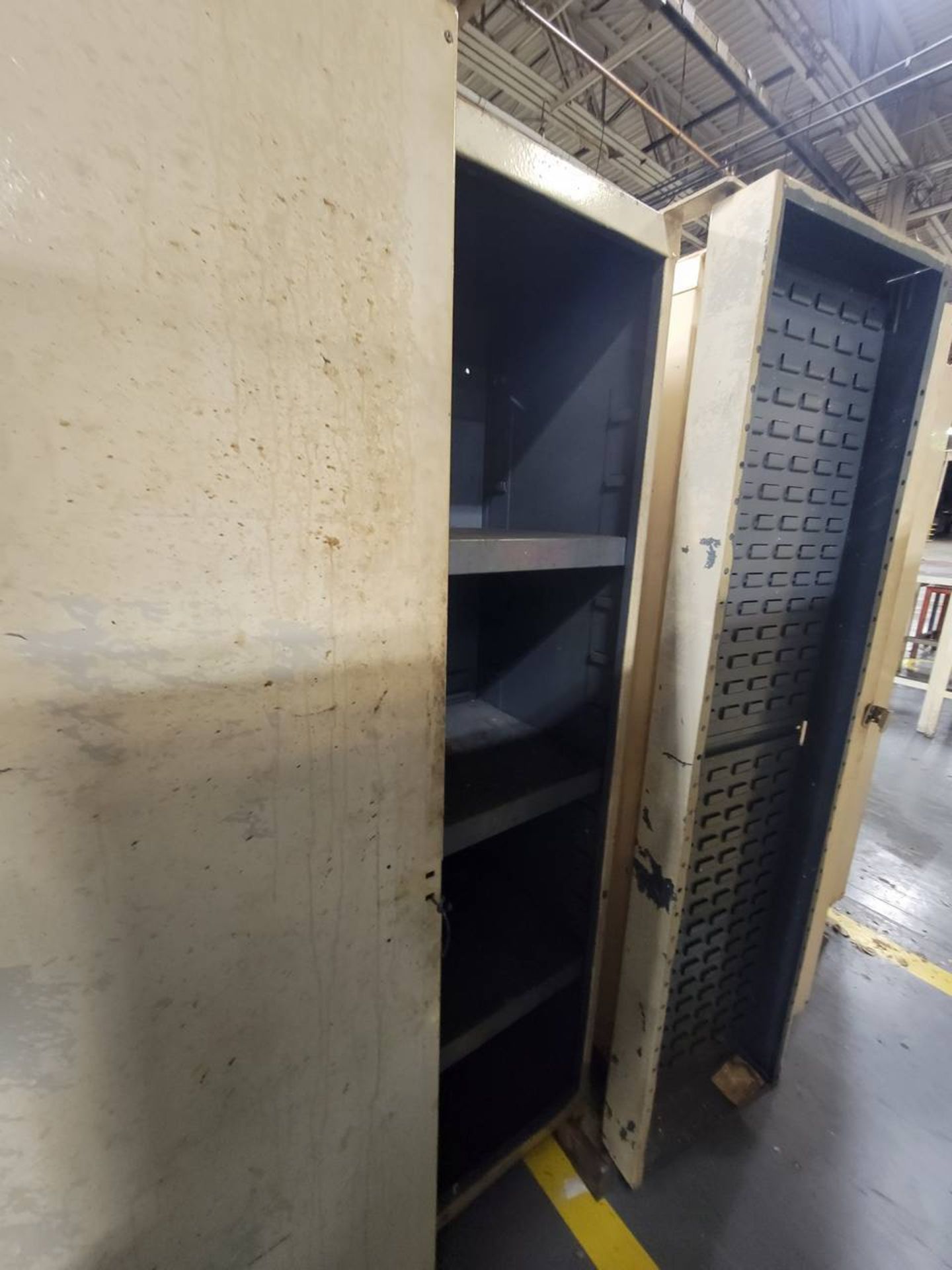 Approx. 11 metal 2dr cabinets - Image 9 of 13