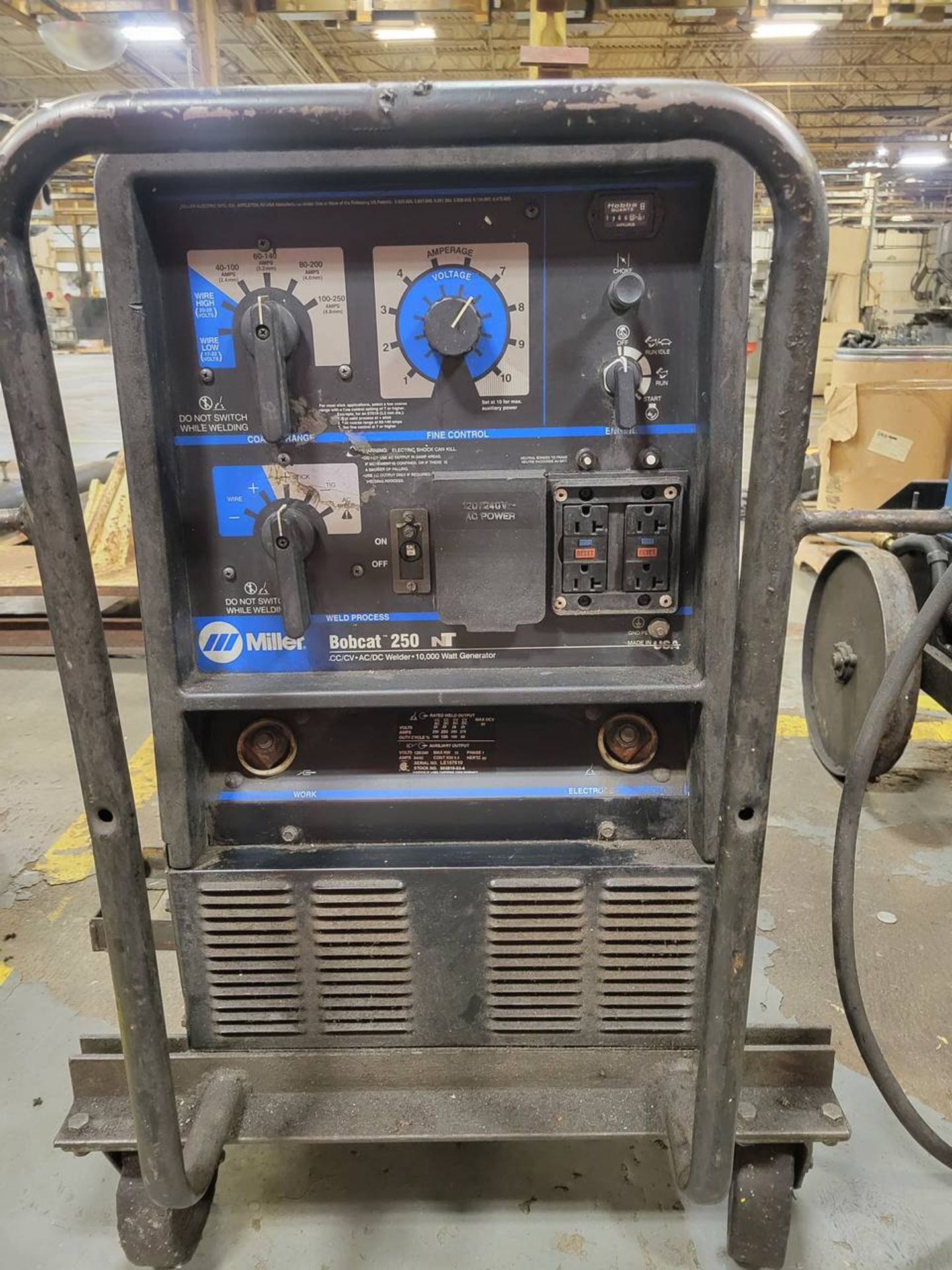 Miller Bobcat 250 10,0000 watt / 250 amp cc/cv AC/DC gas powered welder generator - Image 3 of 7