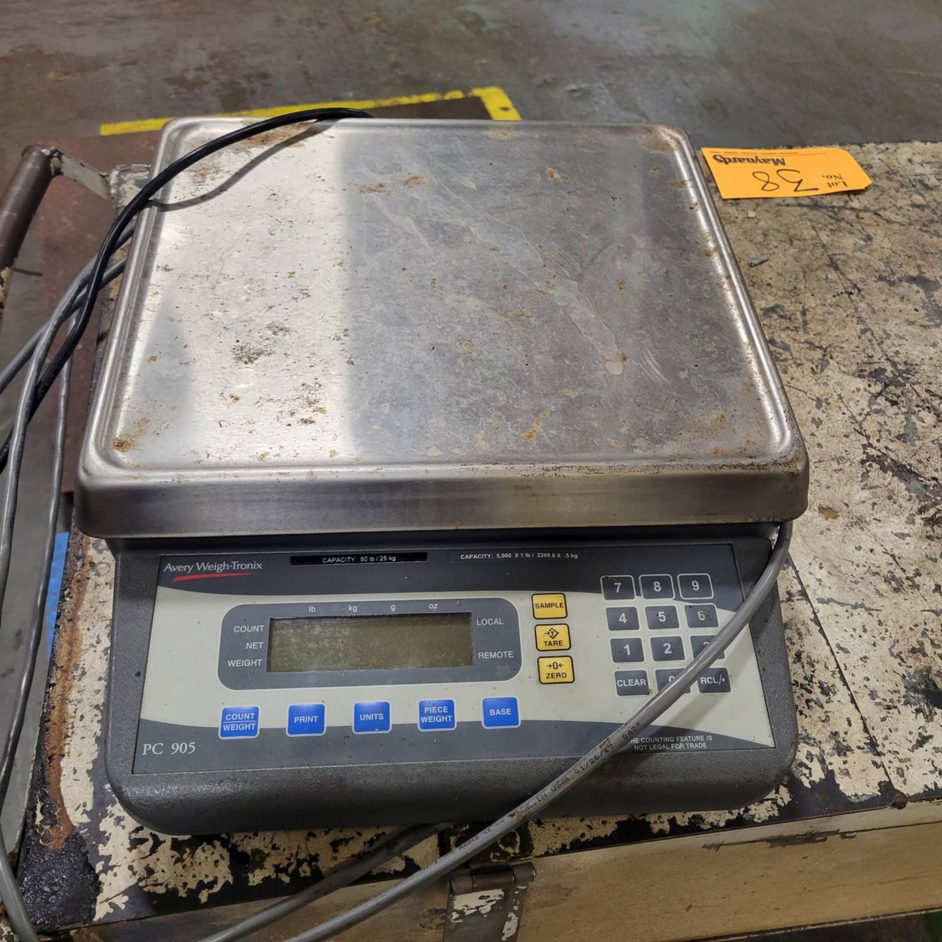 Avery Weightronic DSL4848 5000lb cap digital platform scale with PC 905 piece scale - Image 2 of 2