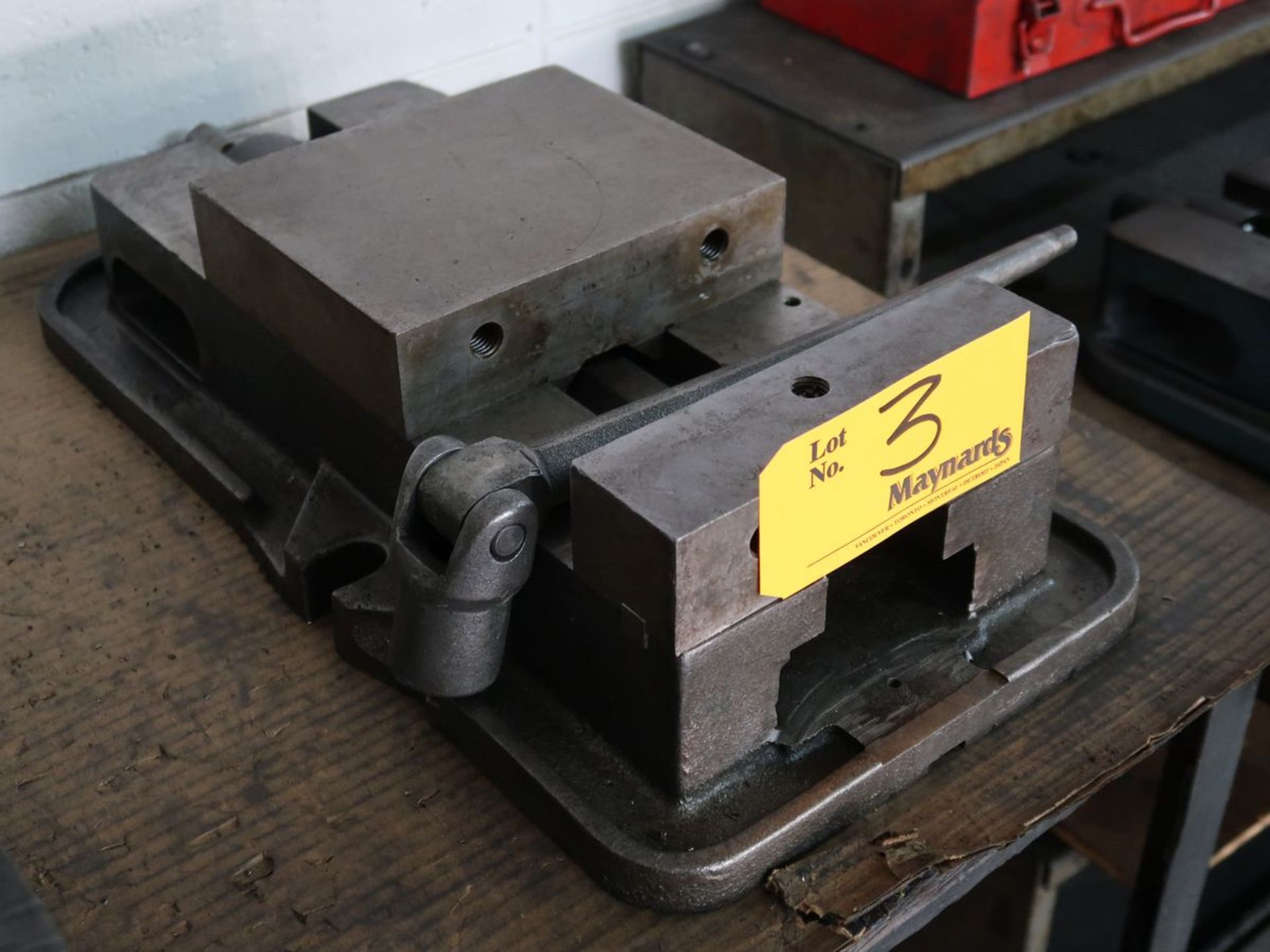 Kurt 8" Machine Vise