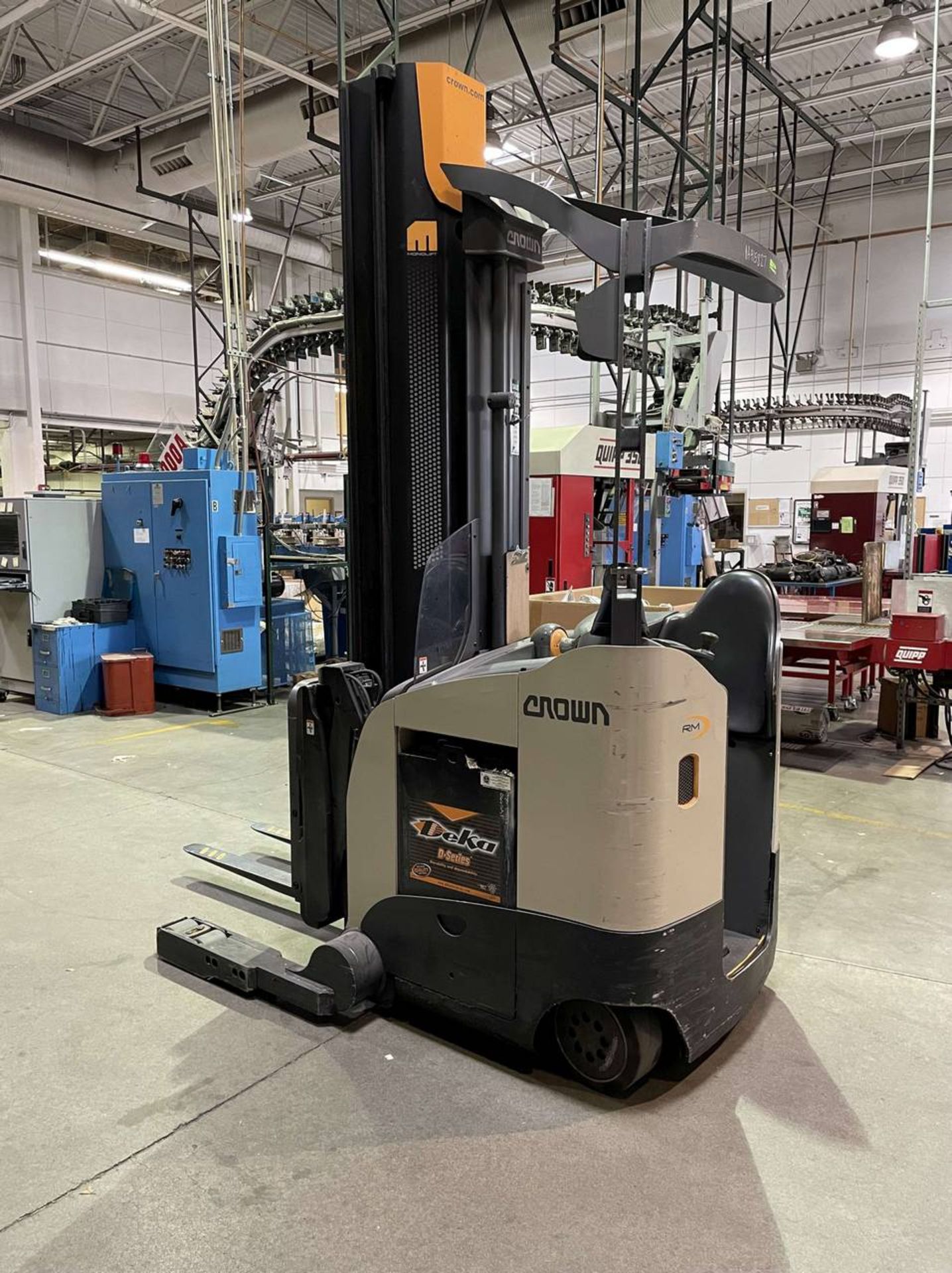 Crown RM6025-45 Stand Up Electric Reach Forklift (4,500 Lb. Cap.) - Image 4 of 12