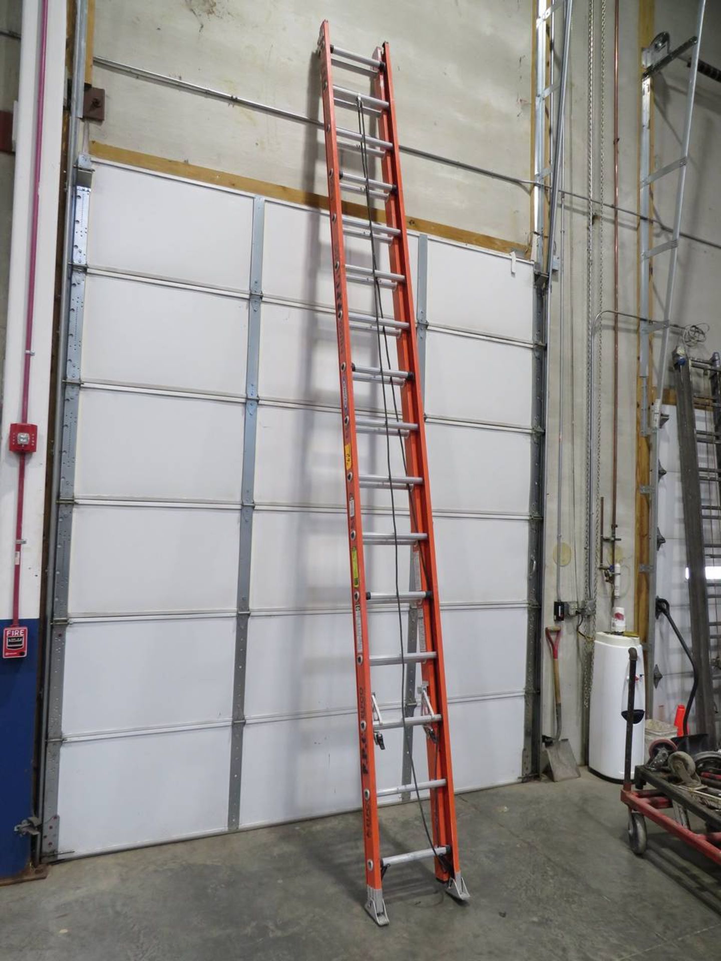 Werner D6232-2 Fiberglass 2-Section 32' Extension Ladder