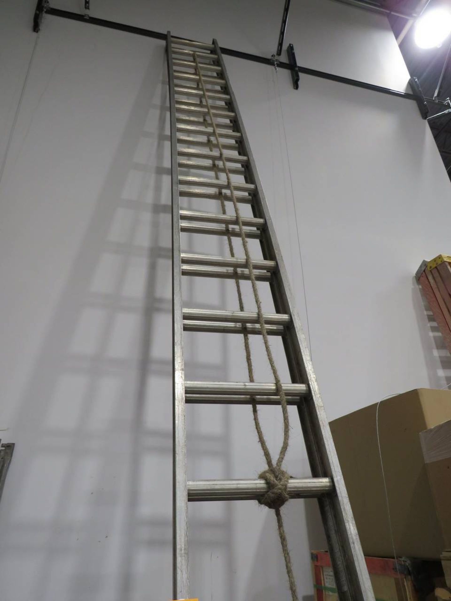 Werner D1540-2 Aluminum Duty Master Type IA 40' Extension Ladder - Image 8 of 8