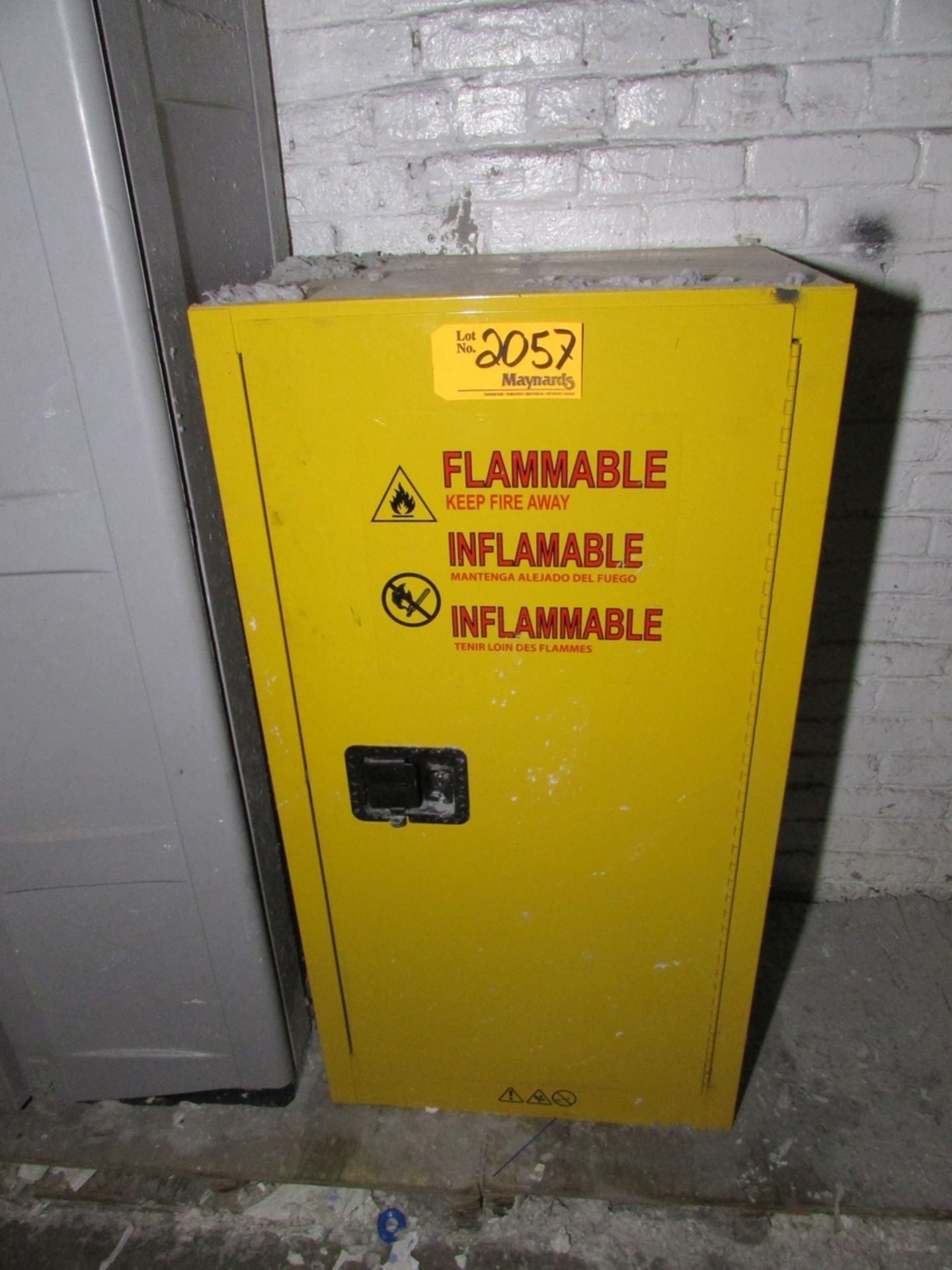 Condor 42X466A 16-Gallon Flammable Liquid Storage Cabinet