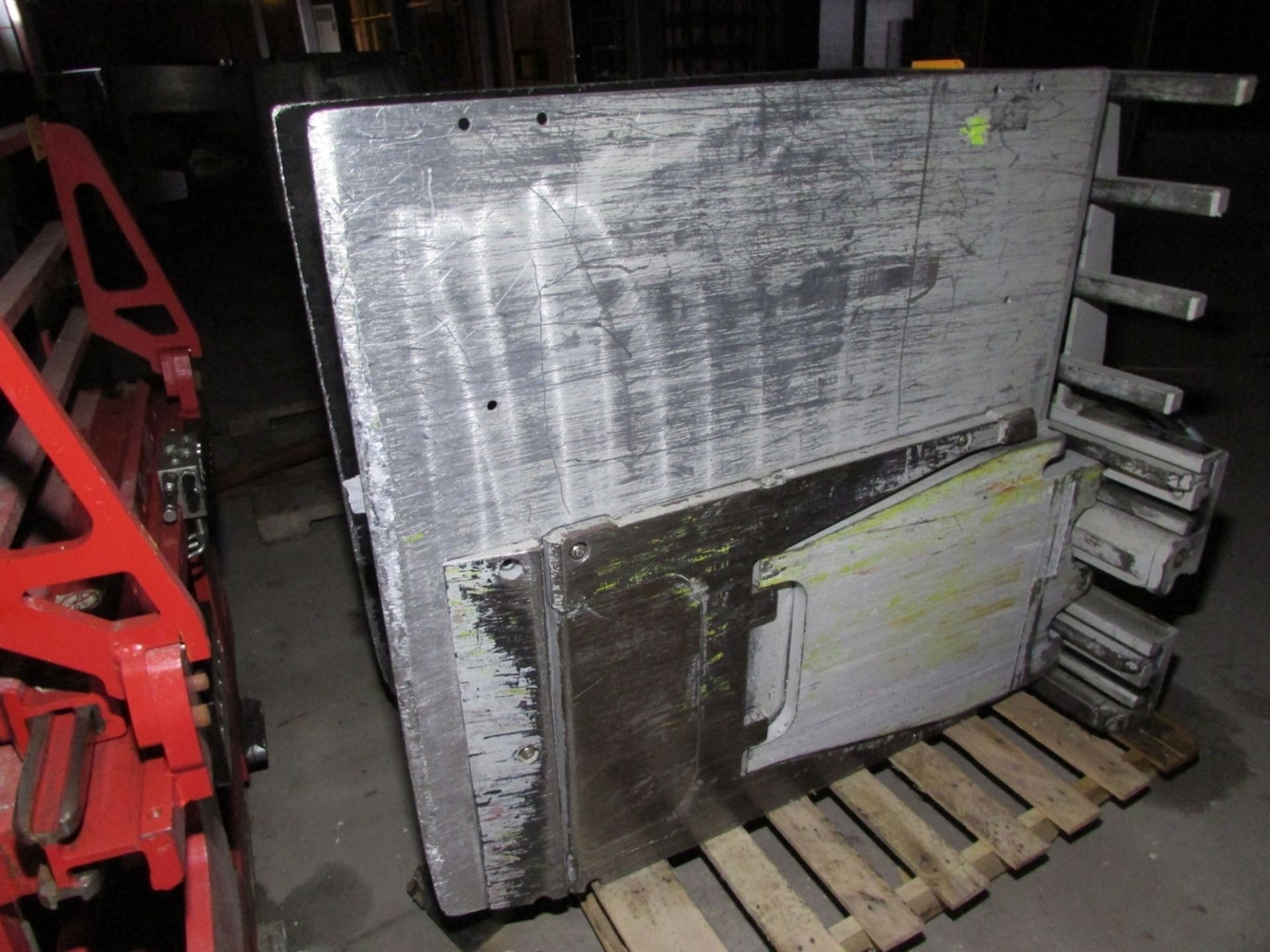 Cascade R35D-CCS-350 Carton Clamp Forklift Attachment - Image 2 of 3