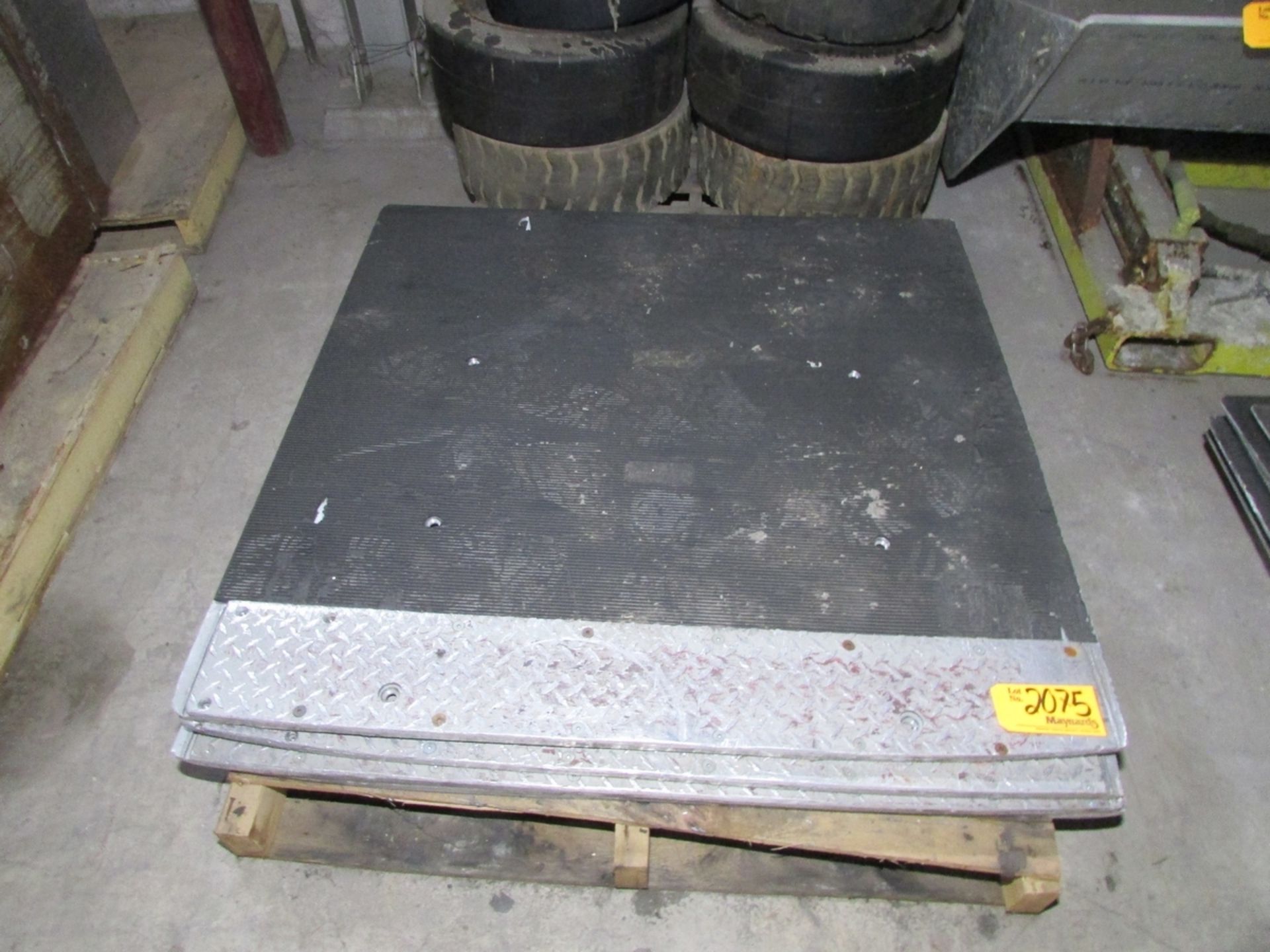 Pallets of Carton Clamp Forklift Attachment Side Plates