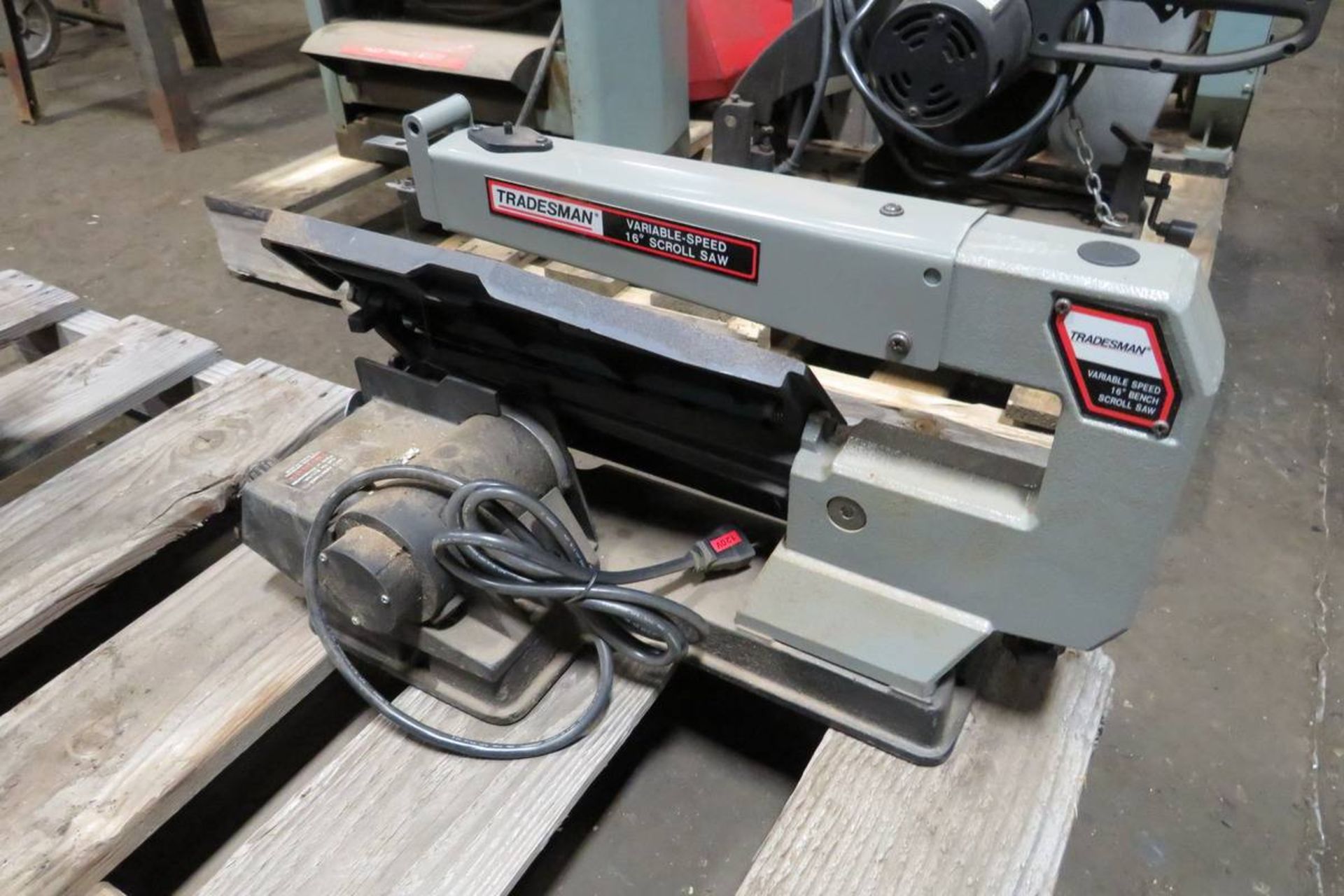 Tradesman 16" Variable Speed Scroll Saw - Image 2 of 2