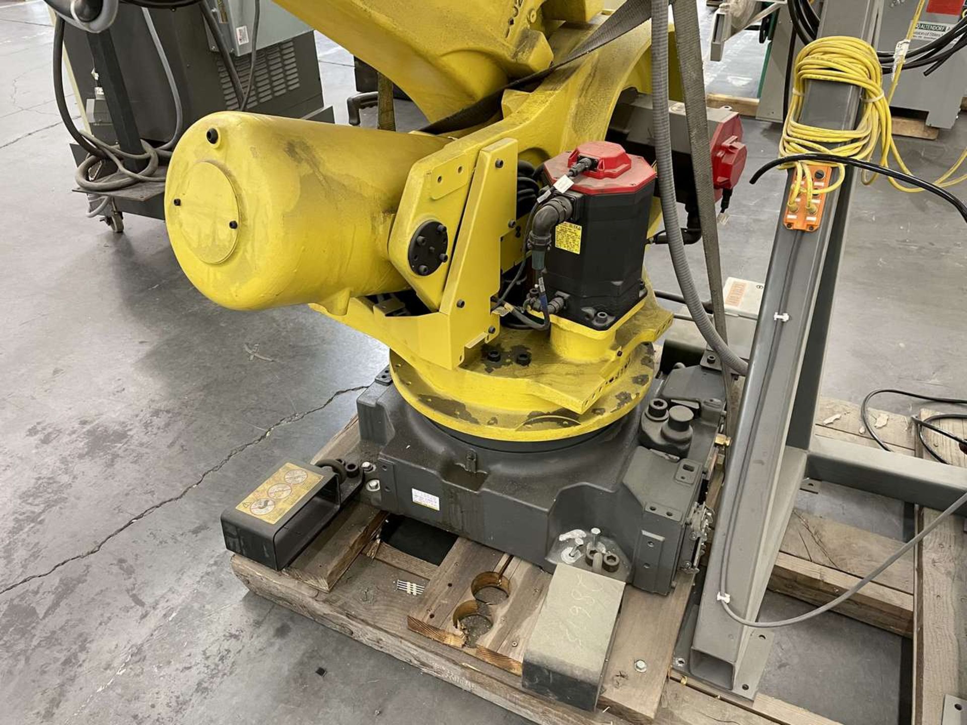 2005 Fanuc R-2000iA/210F 6-Axis Robot - Image 13 of 21