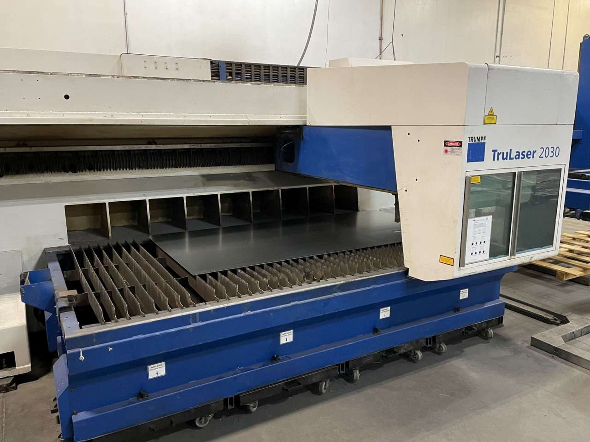 2004 Trumpf TruLaser 2030 2,000-Watt CO2 CNC Laser Cutter [SUBJECT TO BULK BID] - Image 4 of 28