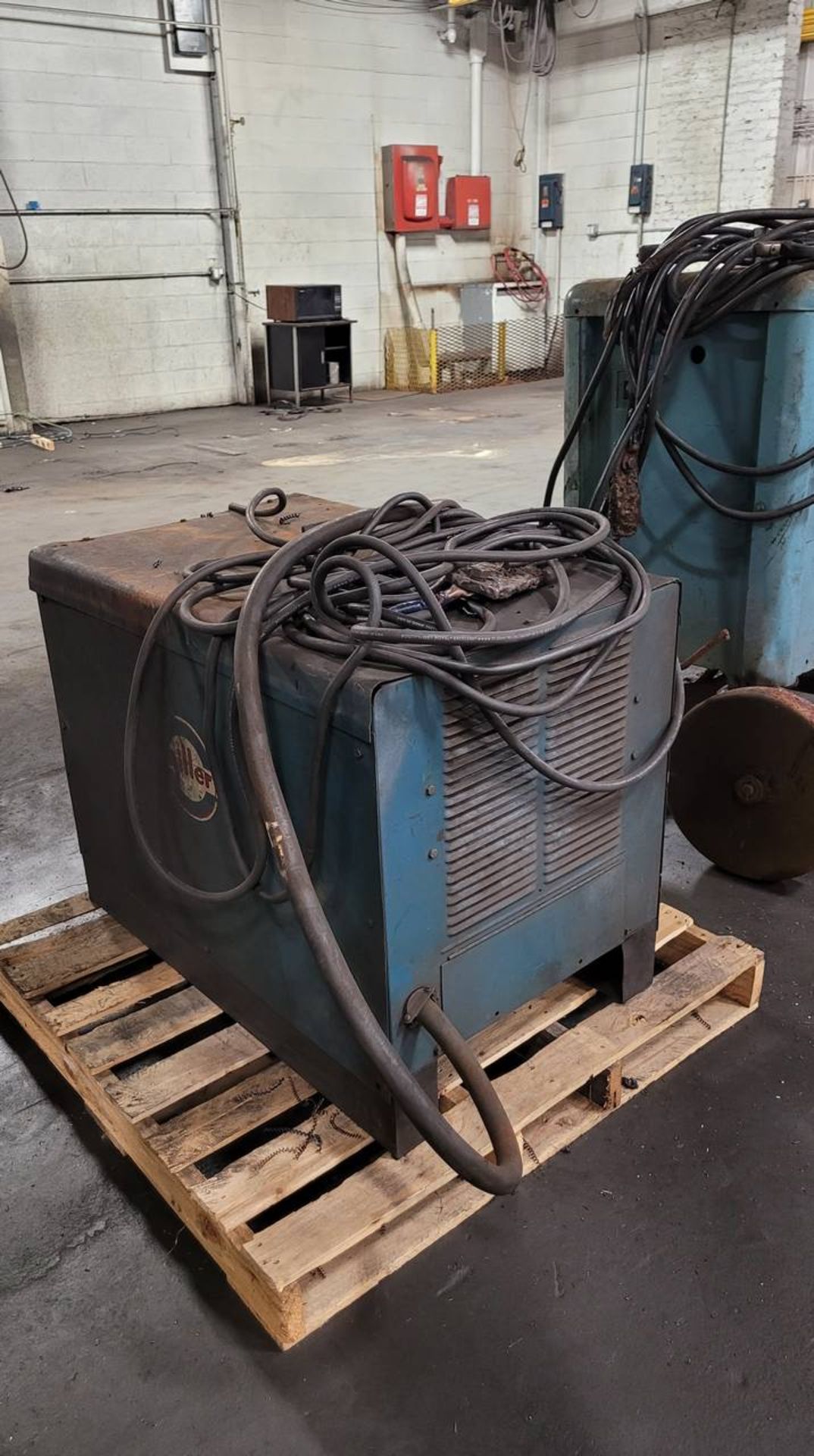 Miller Gold Star 500 SS Arc Welder Nema Class 1 - Image 5 of 12