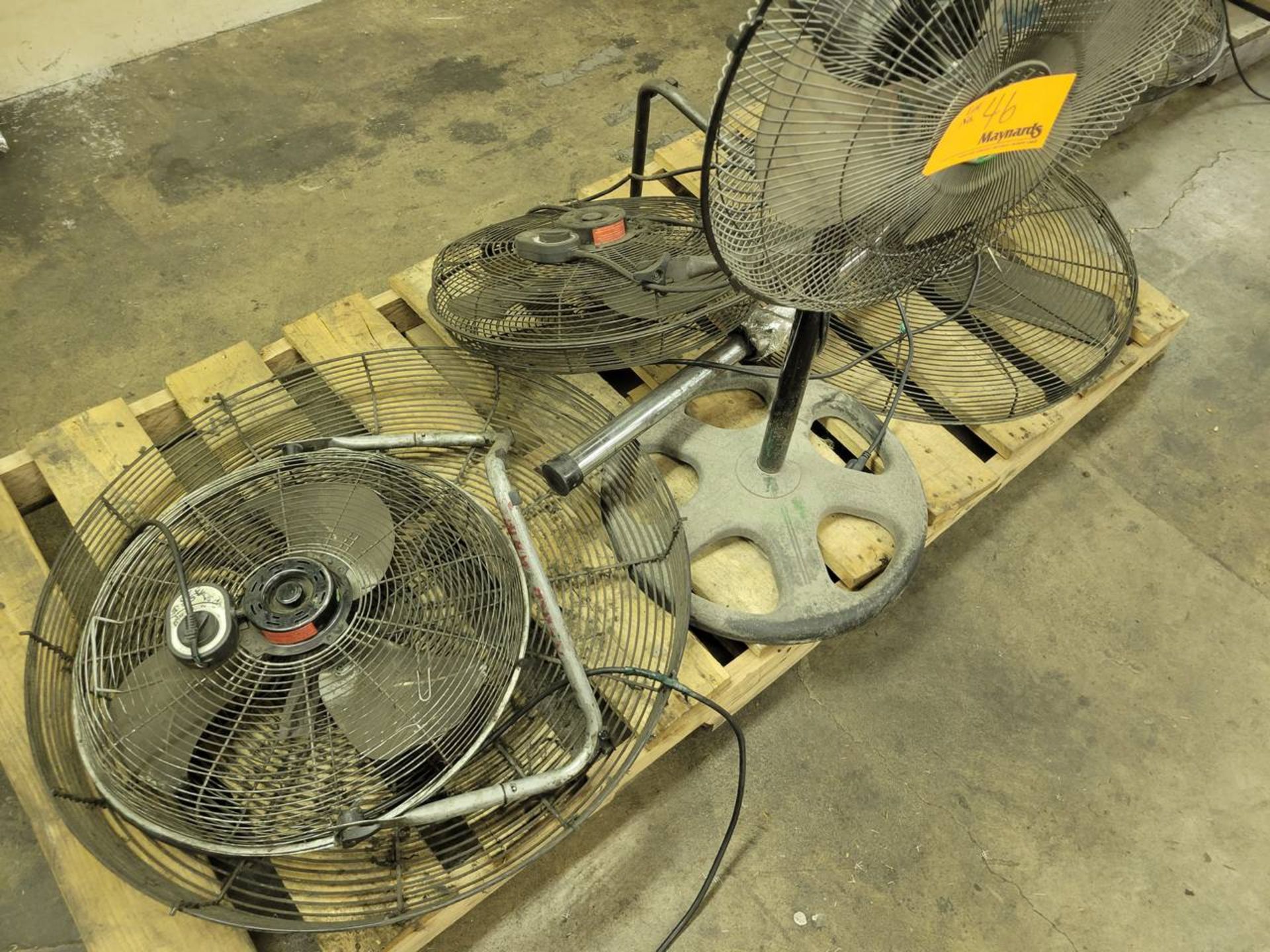 (2) pedestal fans and (2) floor fans - Image 2 of 2