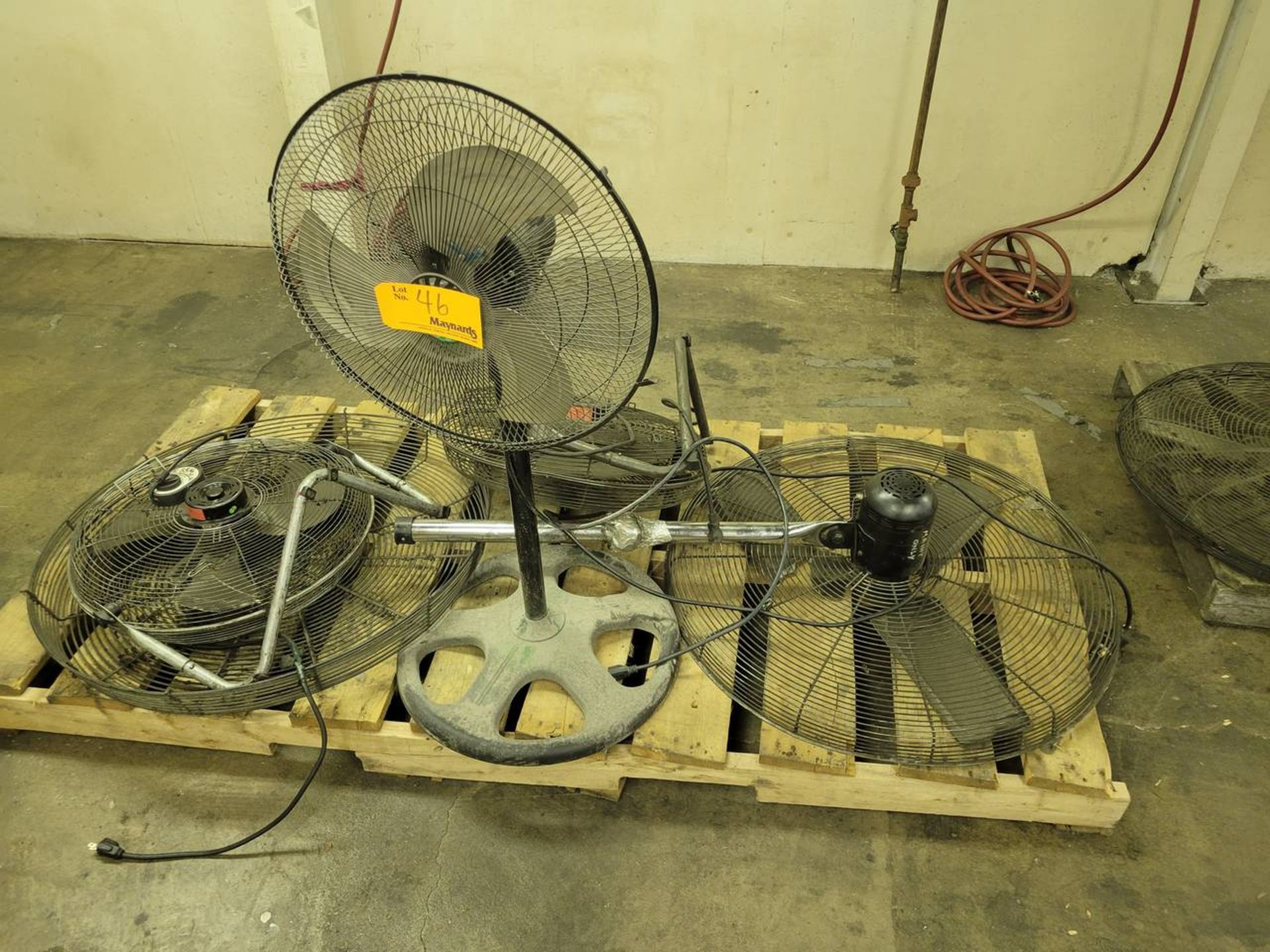 (2) pedestal fans and (2) floor fans