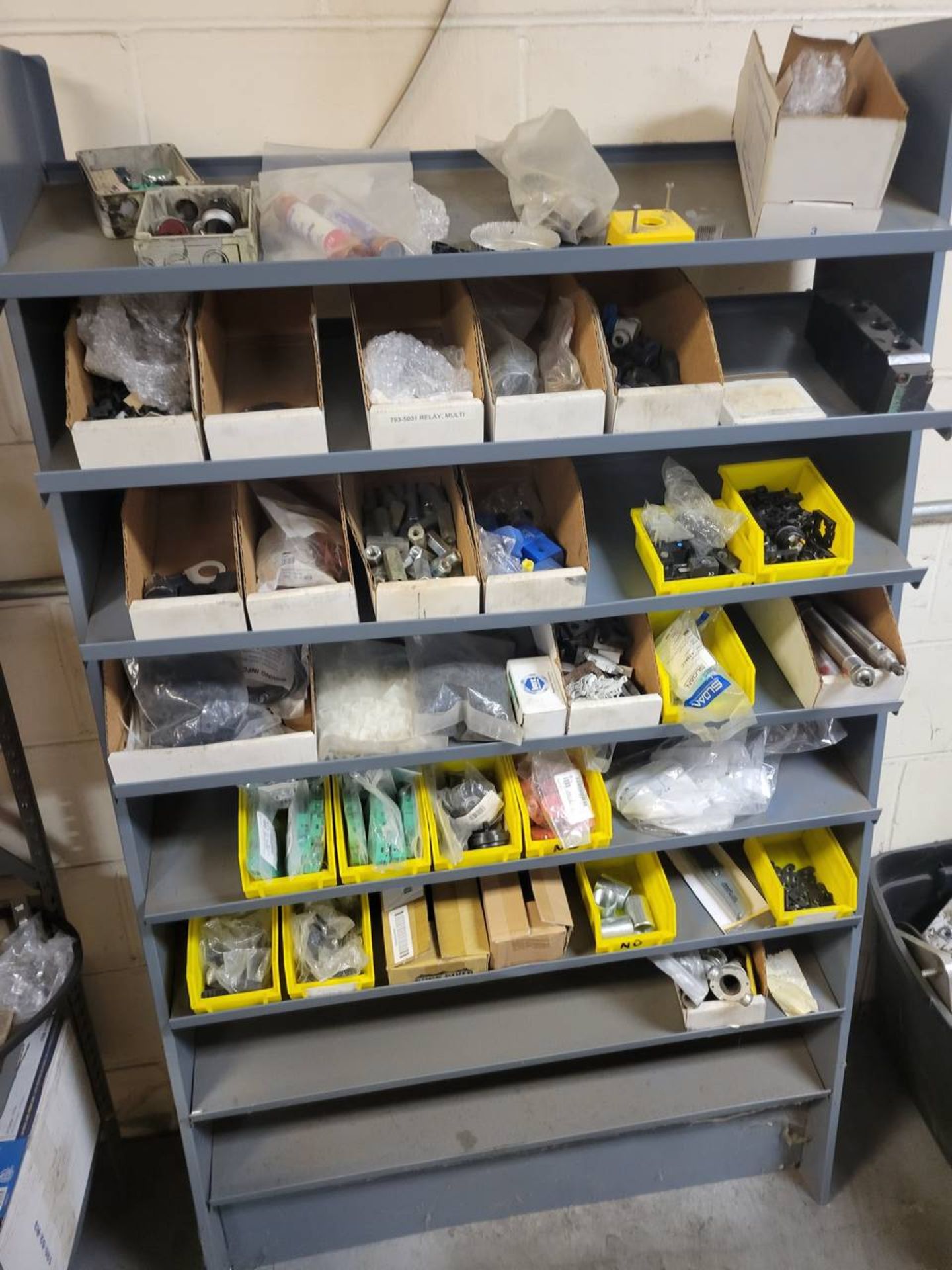 Lot of robot parts and 2 metal shelves - Image 5 of 5