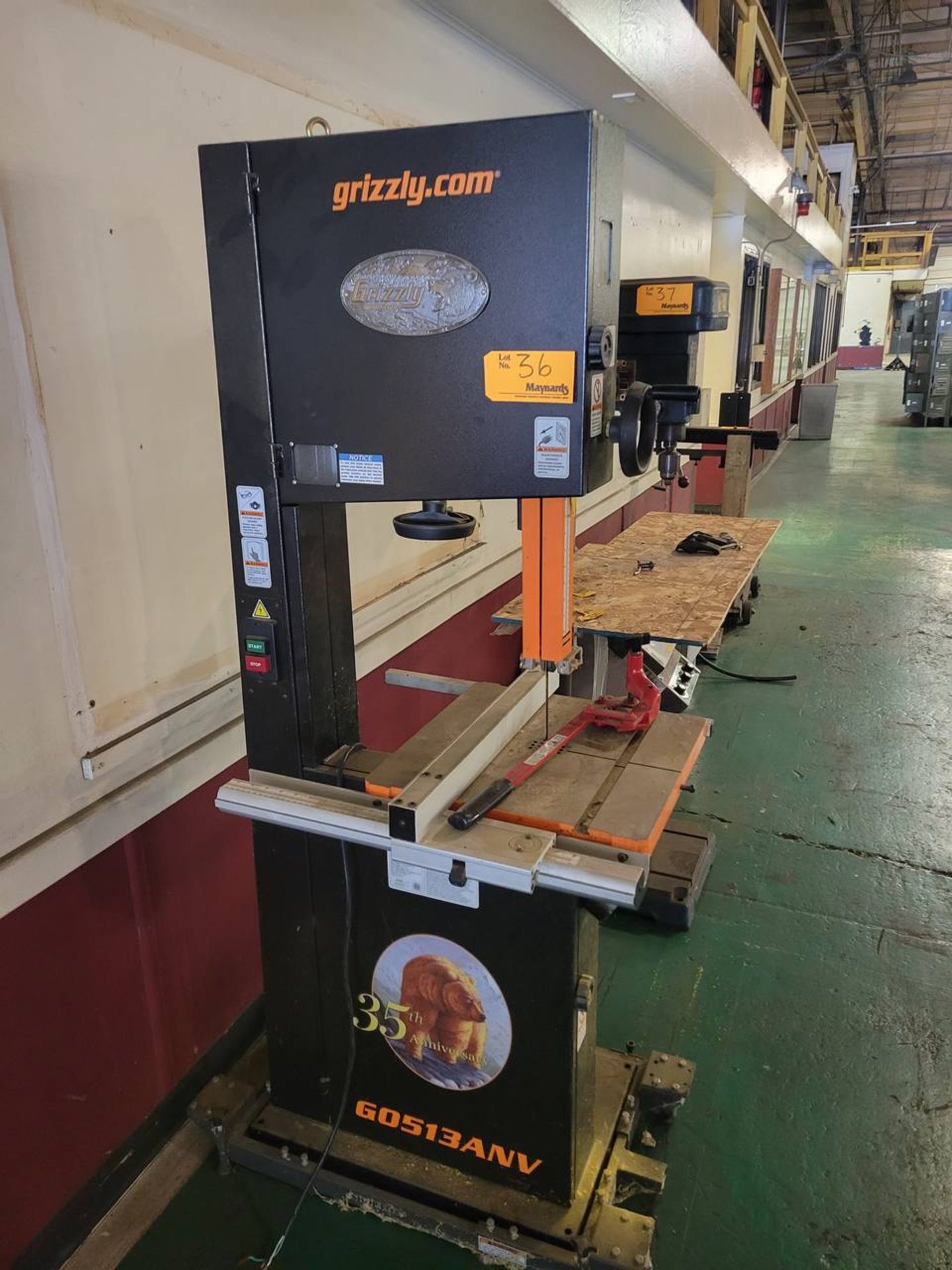 Grizzly G0513ANV 16" vertical bandsaw