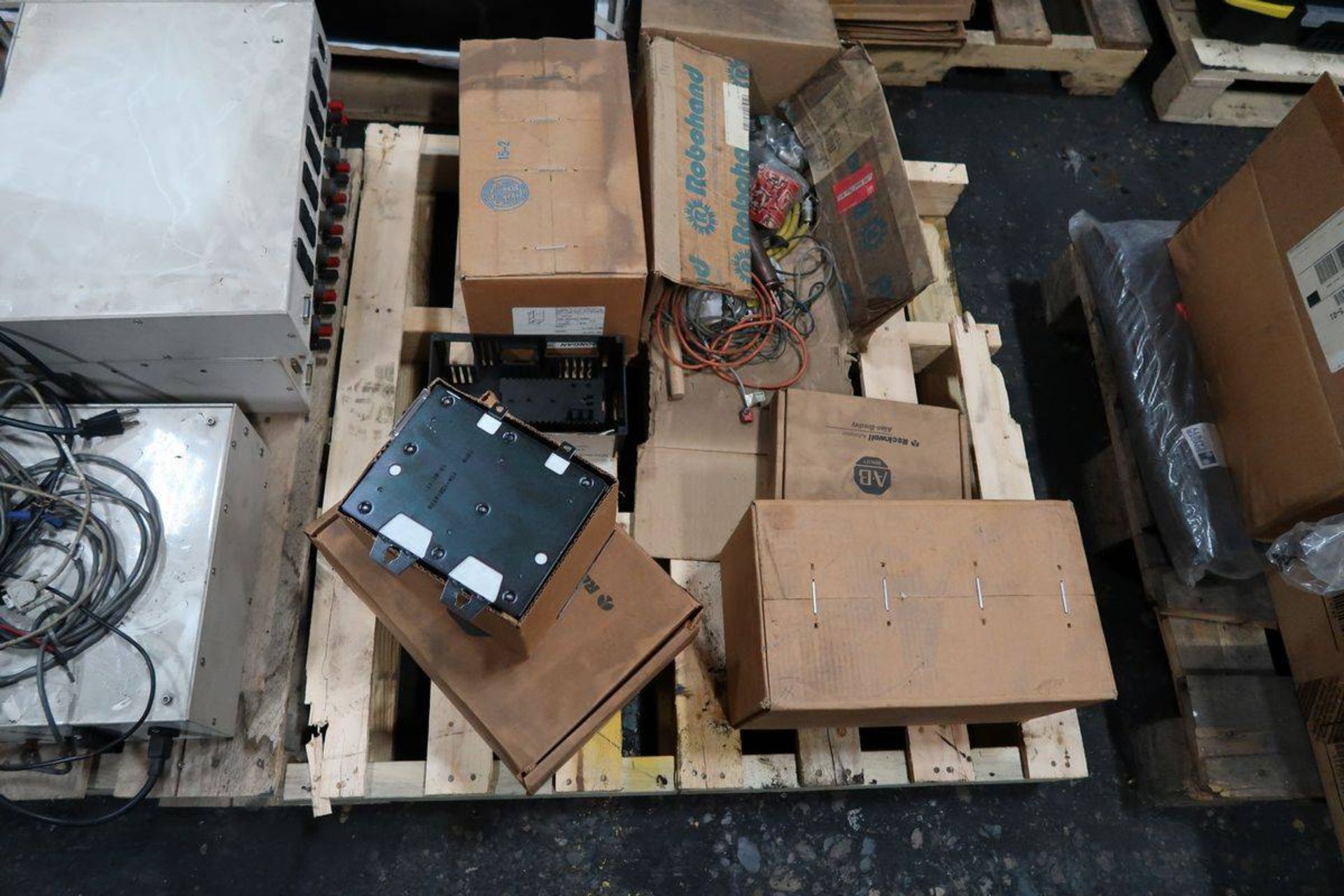 Pallets of Assorted Electrical Components - Image 15 of 19