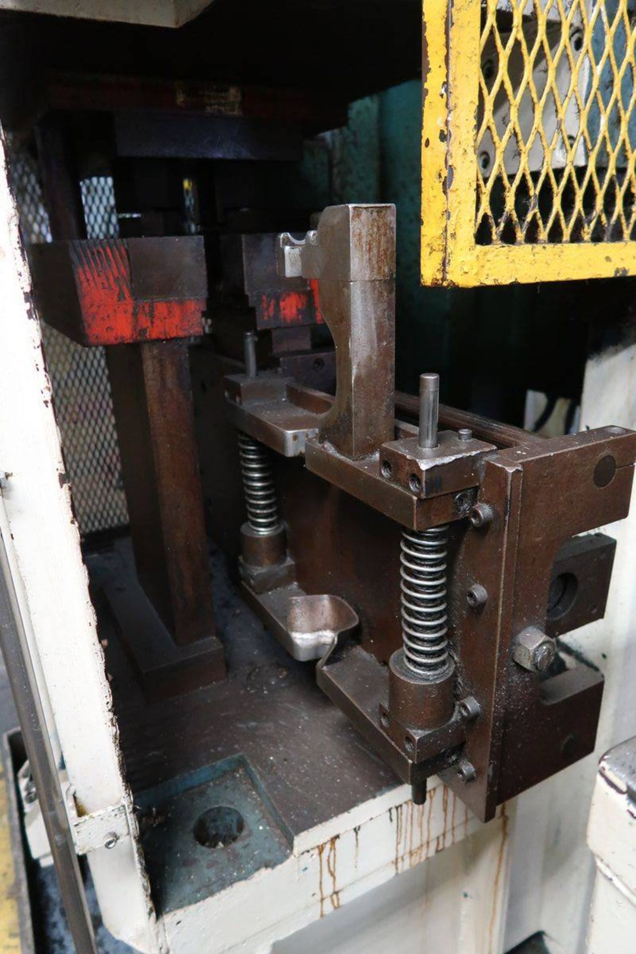 UNIVERSAL TOOL & STAMPING CO. HYDRAULIC PRESS - Image 4 of 9