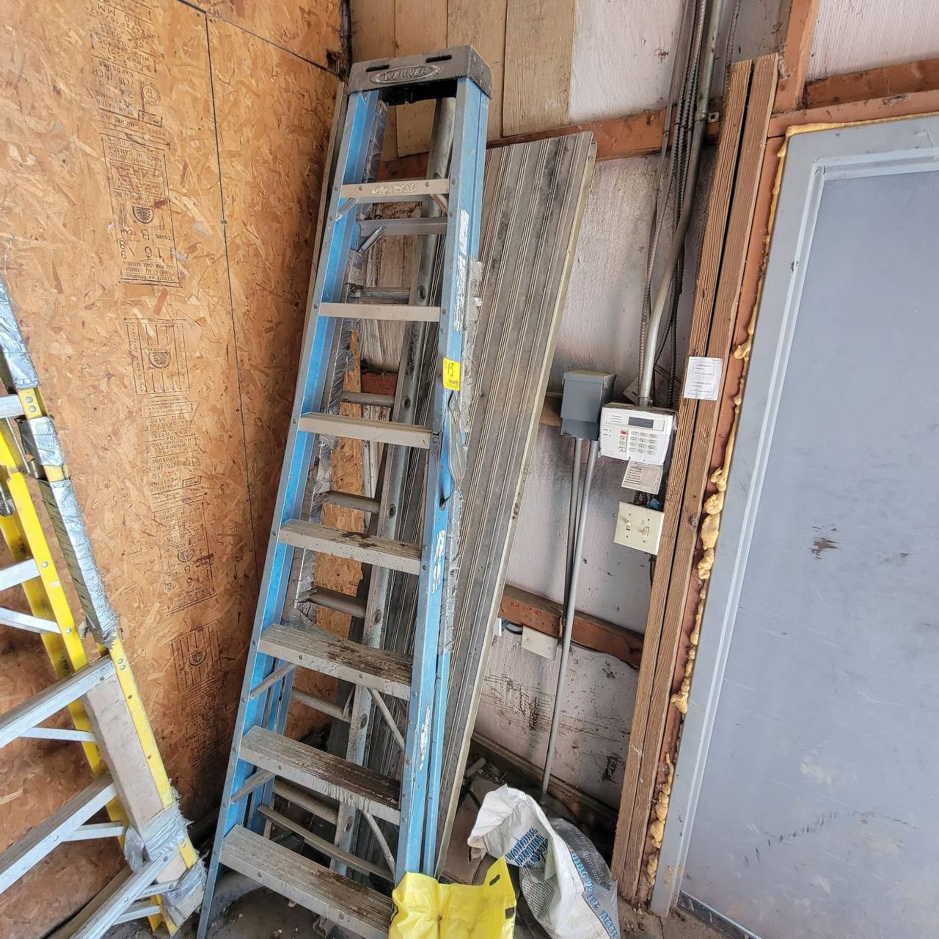 8' Fiberglass step ladder - Image 2 of 2