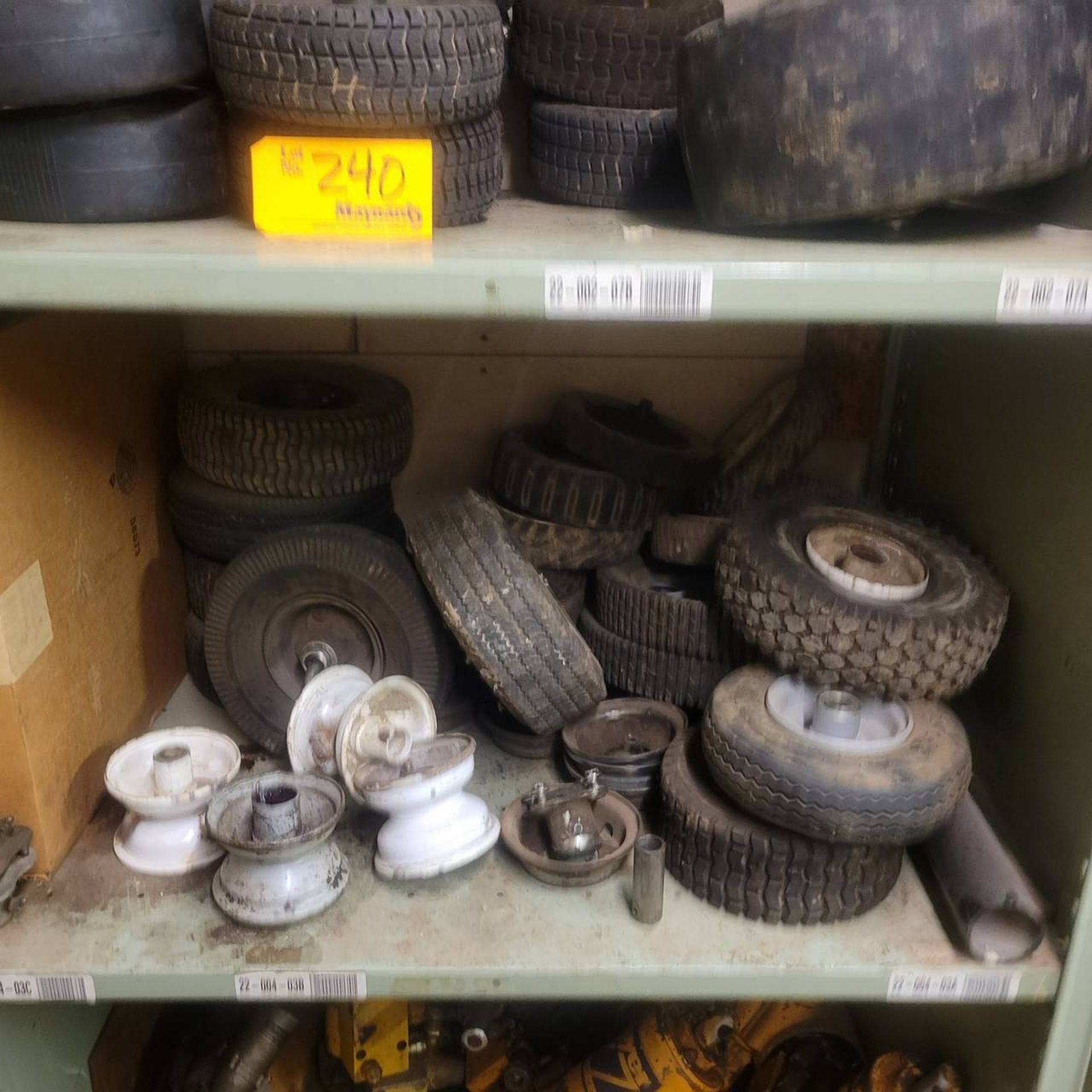 Lot of small wheels and tires - Image 2 of 3