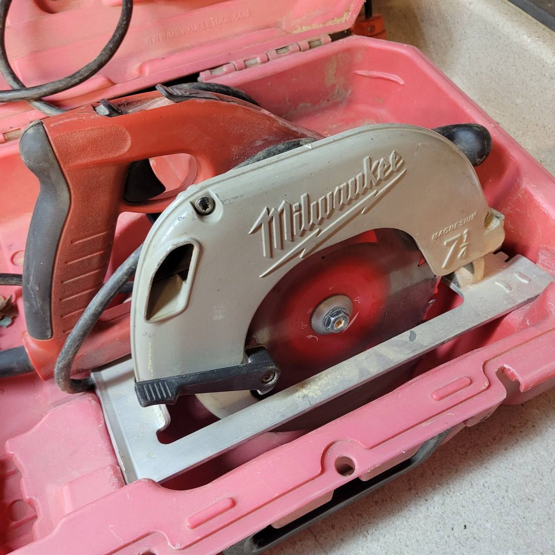 Milwaukee 6390-20 7 1/4" Circular saw with case - Image 2 of 3