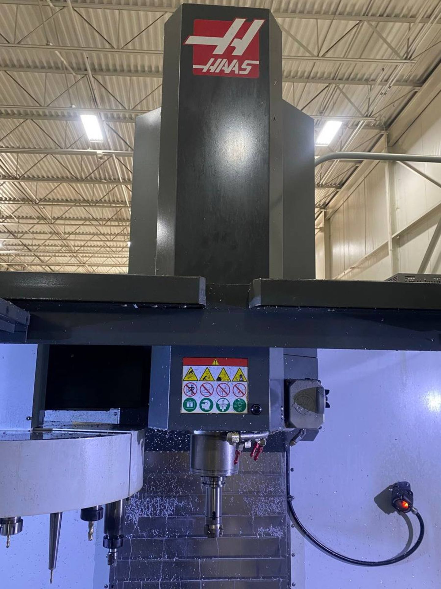 2016 HAAS VF-5/40 3-AXIS CNC VERTICAL MACHINING CENTER - Image 5 of 14