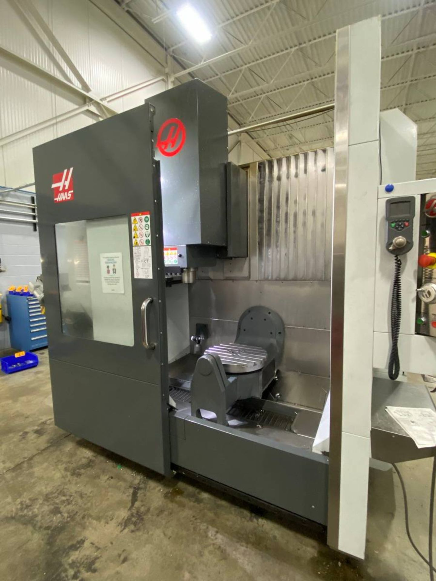 2017 HAAS UMC-750 5-AXIS CNC VERTICAL MACHINING CENTER - Image 5 of 19