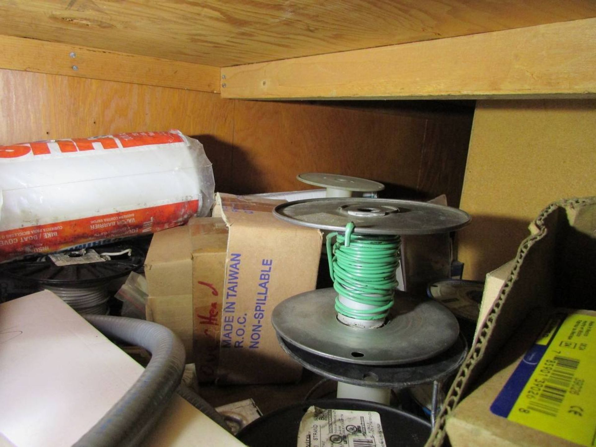 Contents of Building Maintenance Storage Closet - Image 6 of 19