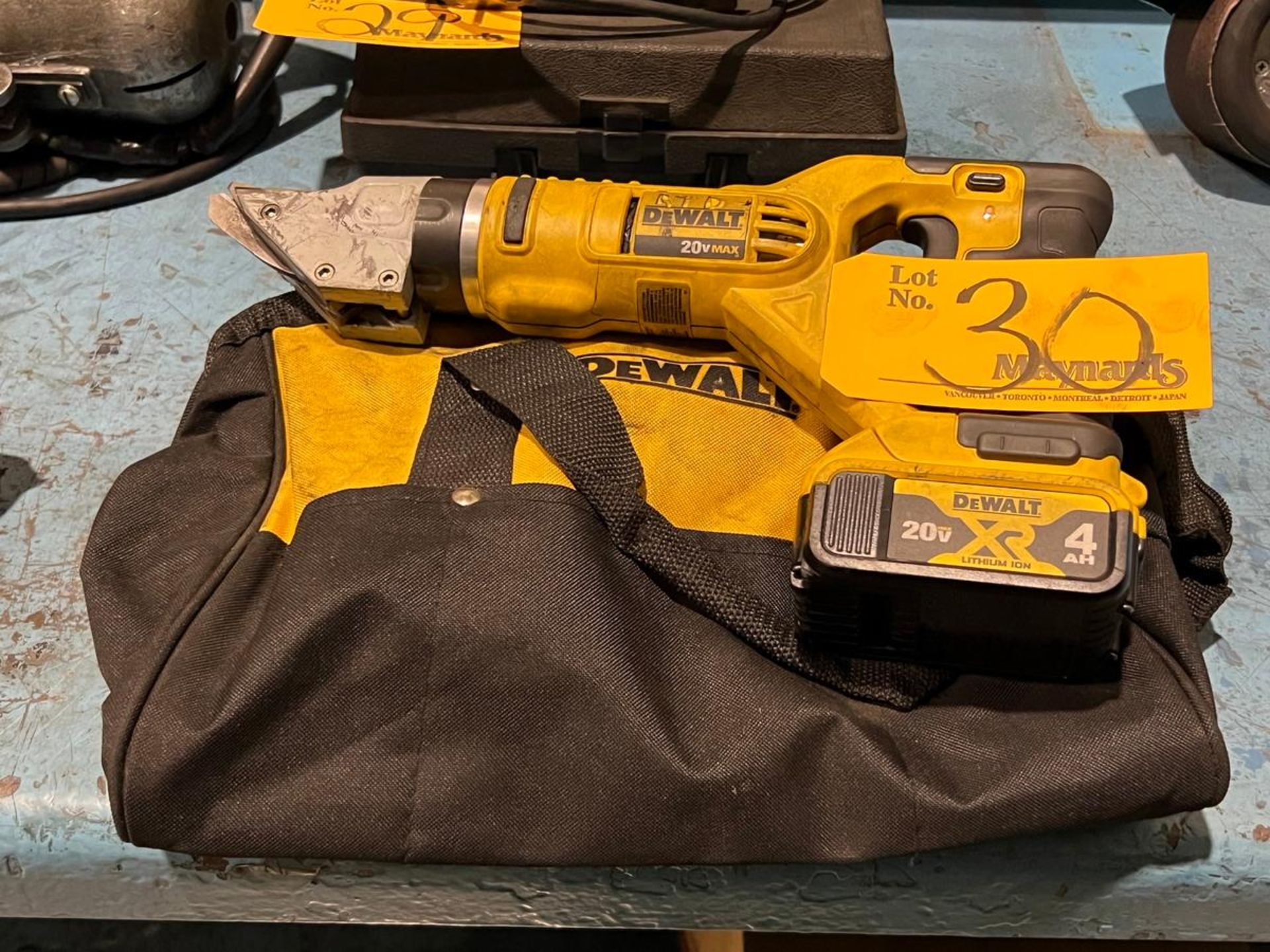 DeWalt DCS-494 14 ga. (1.9mm) Cordless Hand Shear