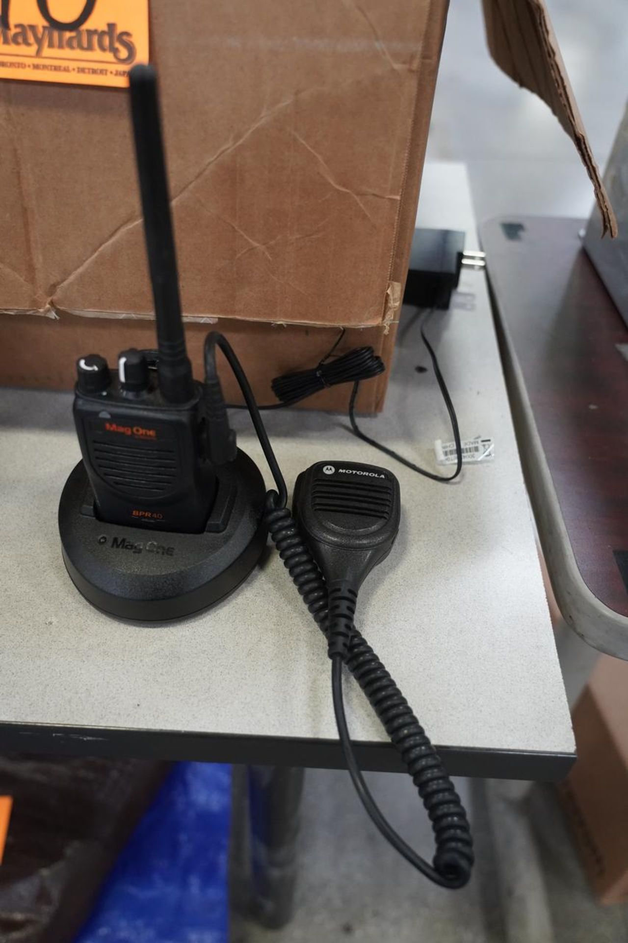 Motorola Mag One - BPR 40 Walkie Talkies and Battery Chargers - Image 4 of 4