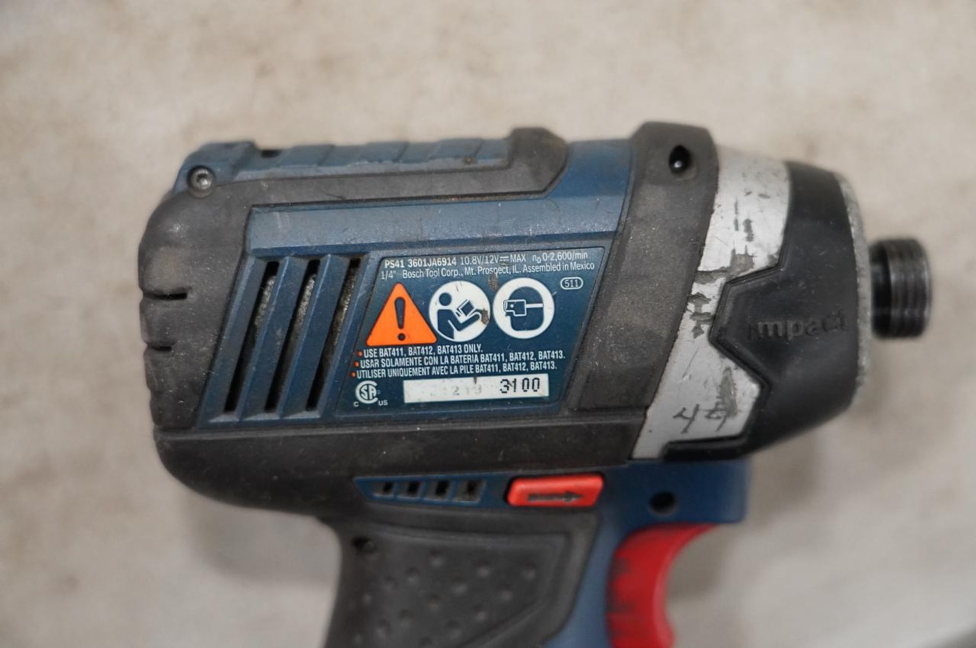 Bosch (3) 1/4'' Cordless Impact Drivers and (1) Flashlight - Image 5 of 5