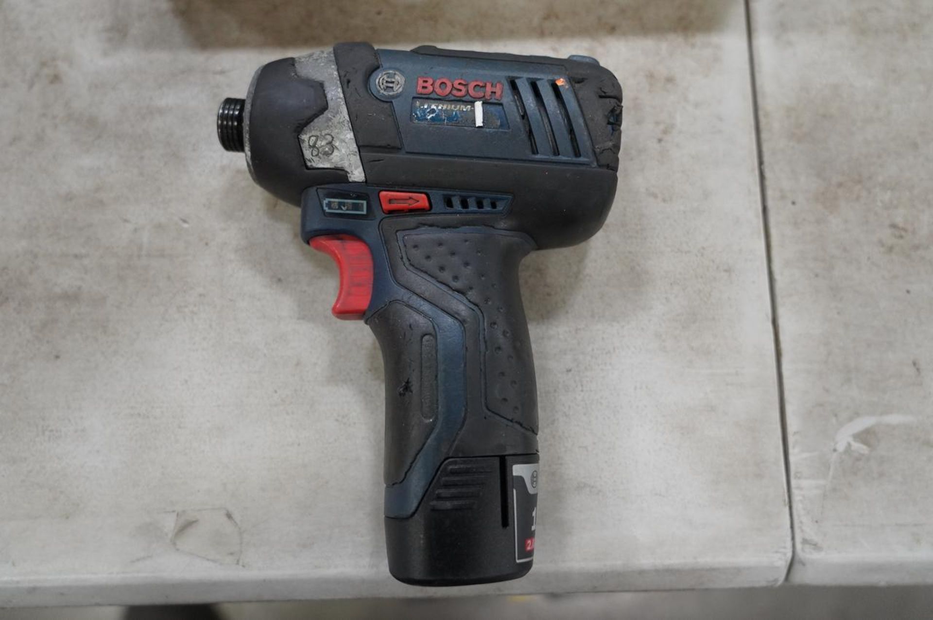 Bosch (3) 1/4'' Cordless Impact Drivers and (1) Flashlight - Image 2 of 5
