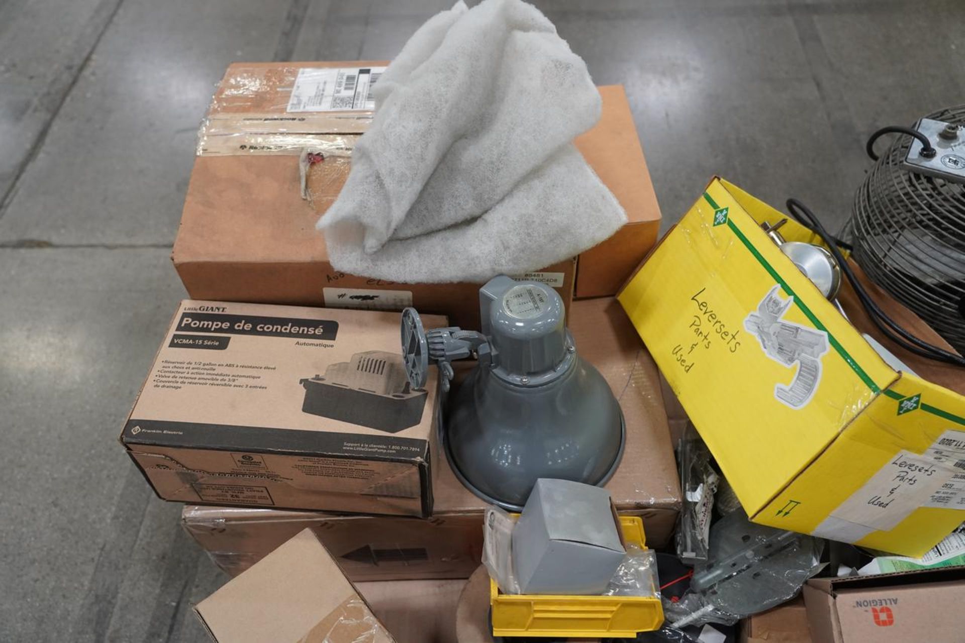 Assorted Building Maintenance Supplies on (1) Skid - Image 4 of 5