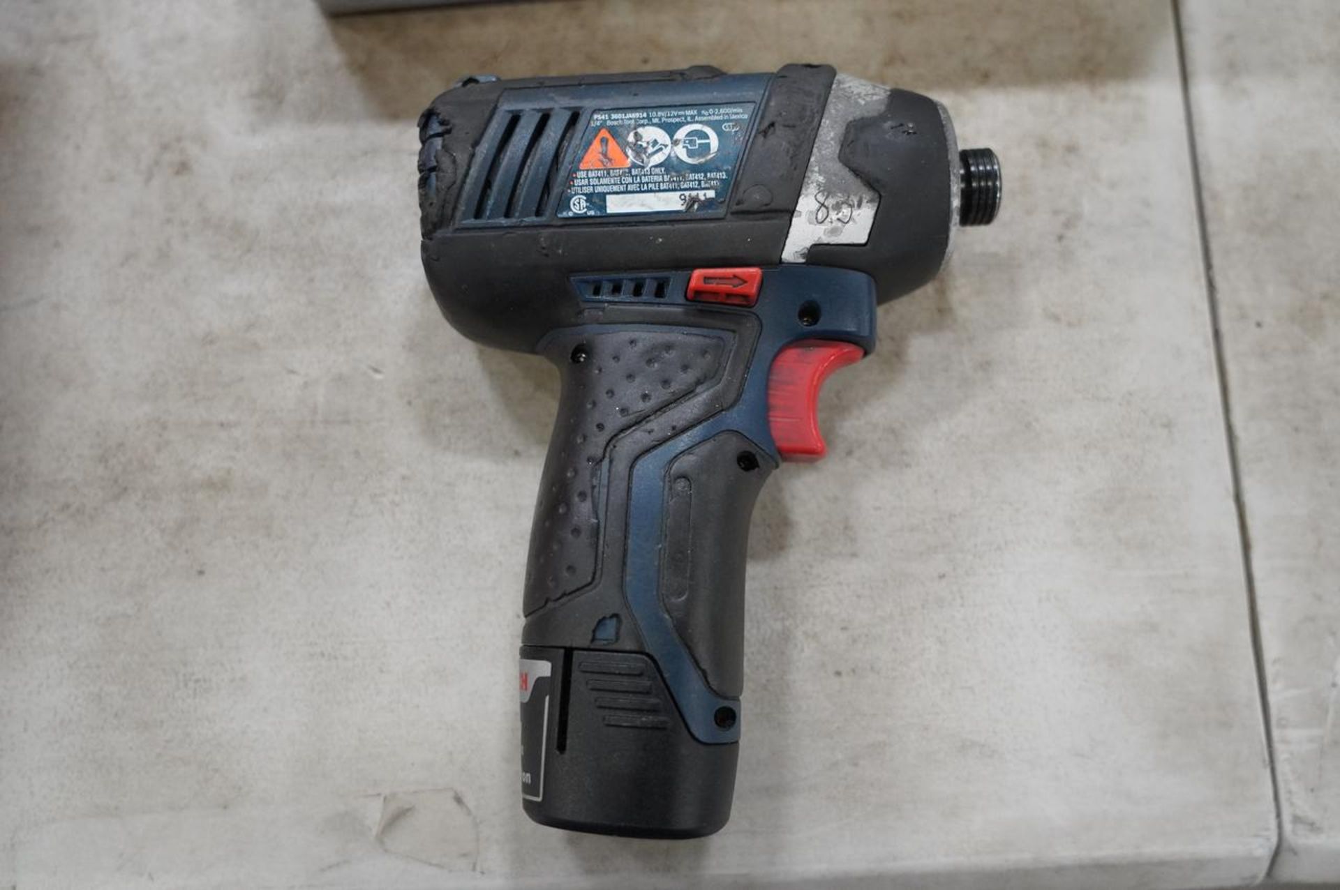 Bosch (3) 1/4'' Cordless Impact Drivers and (1) Flashlight - Image 3 of 5