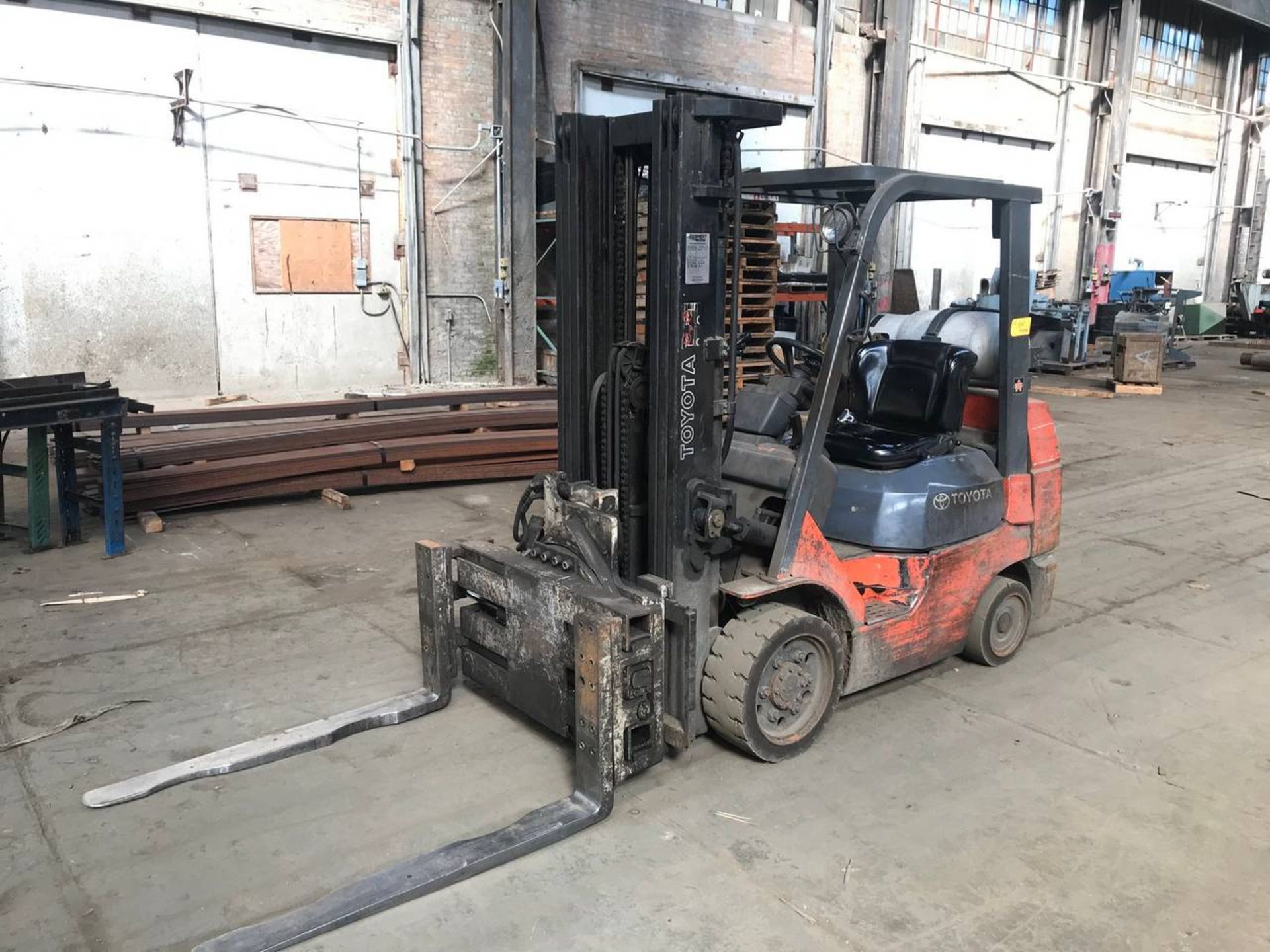 2003 Toyota 7FGCU30 6,000 Lb Capacity LP Type Forklift