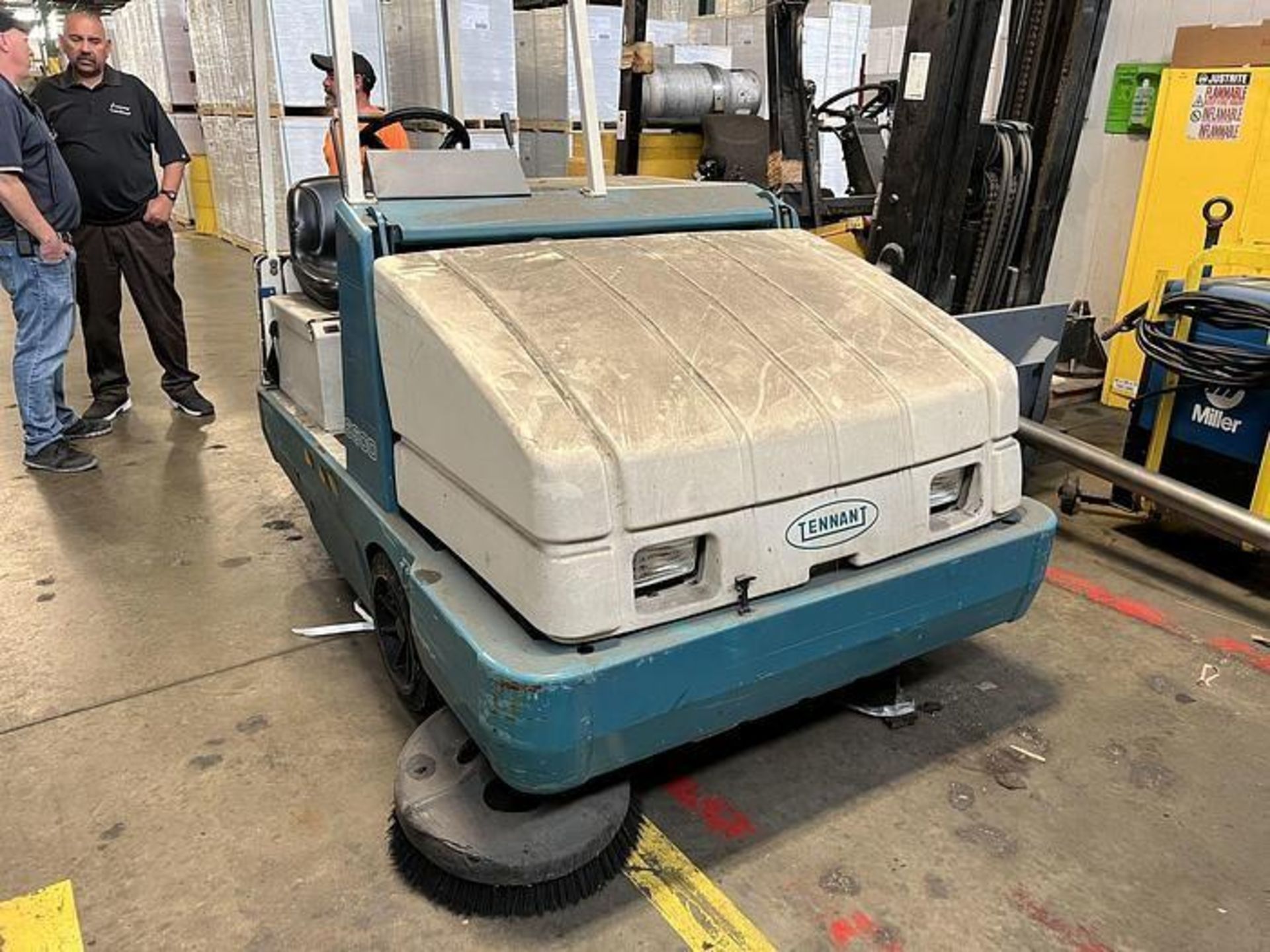 TENANT 6600 FLOOR SWEEPER