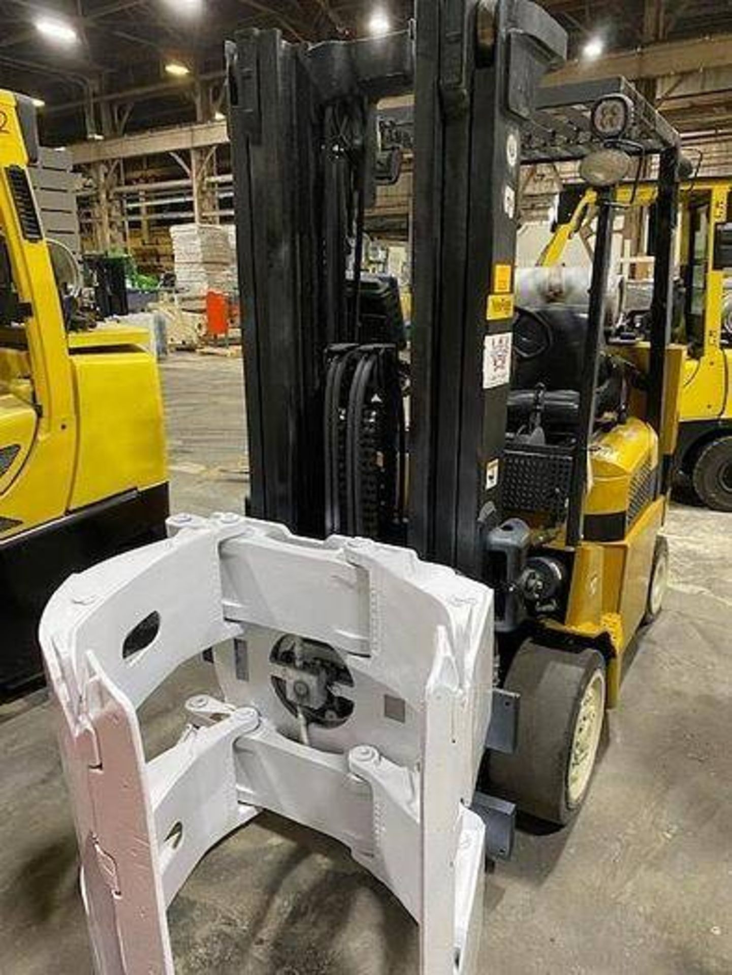 YALE GLC080LJNGAE088 8,000 POUND FORKLIFT - Image 2 of 6